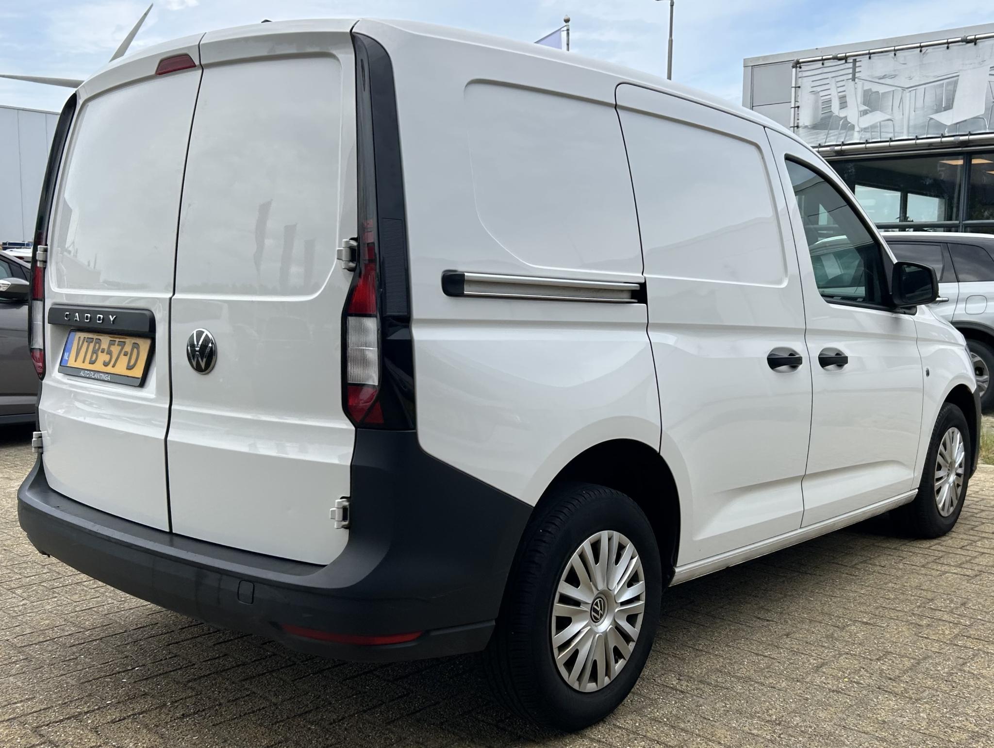 Foto van Volkswagen Caddy Modified Partition Wall