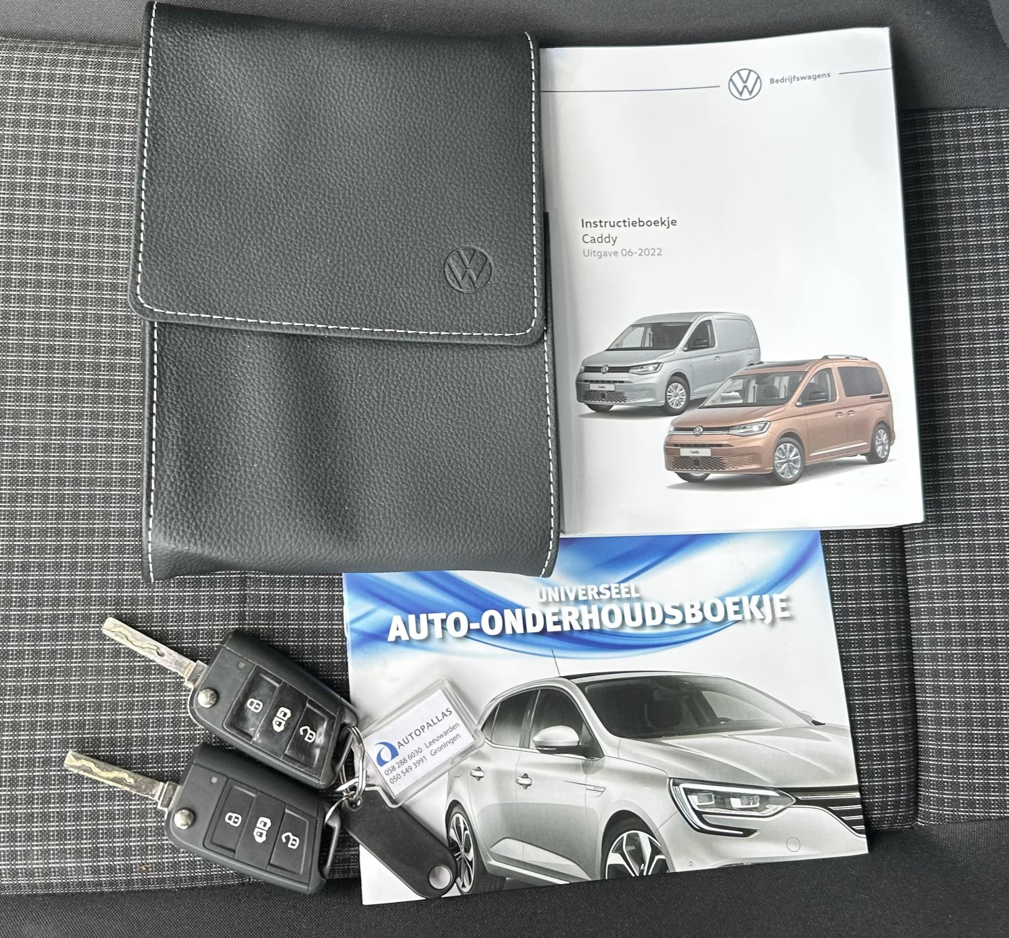 Foto van Volkswagen Caddy Modified Partition Wall