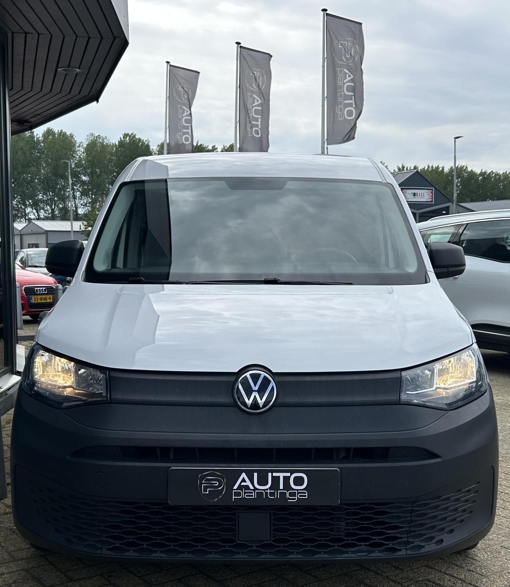 Foto van Volkswagen Caddy Modified Partition Wall