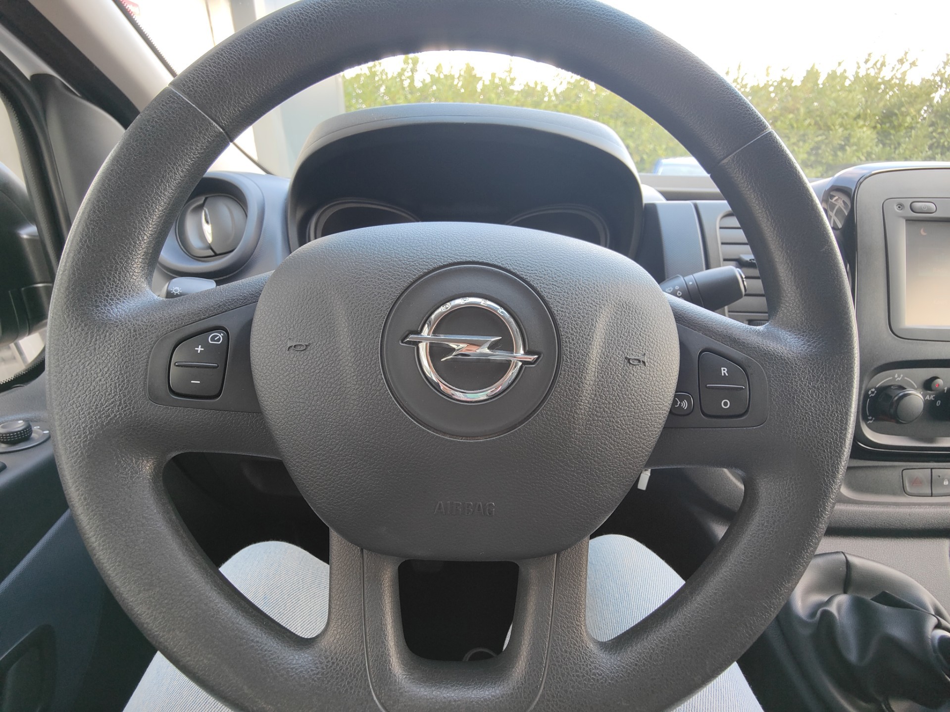 Foto van Opel Vivaro-b