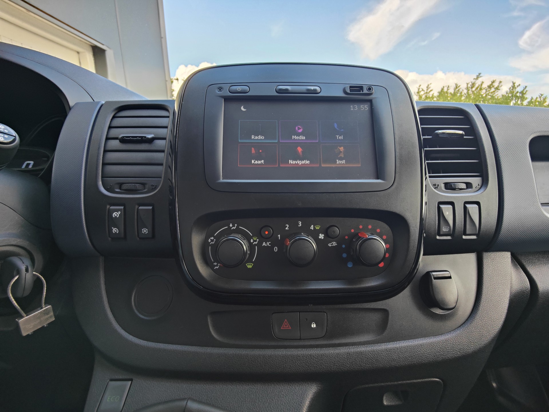 Foto van Opel Vivaro-b