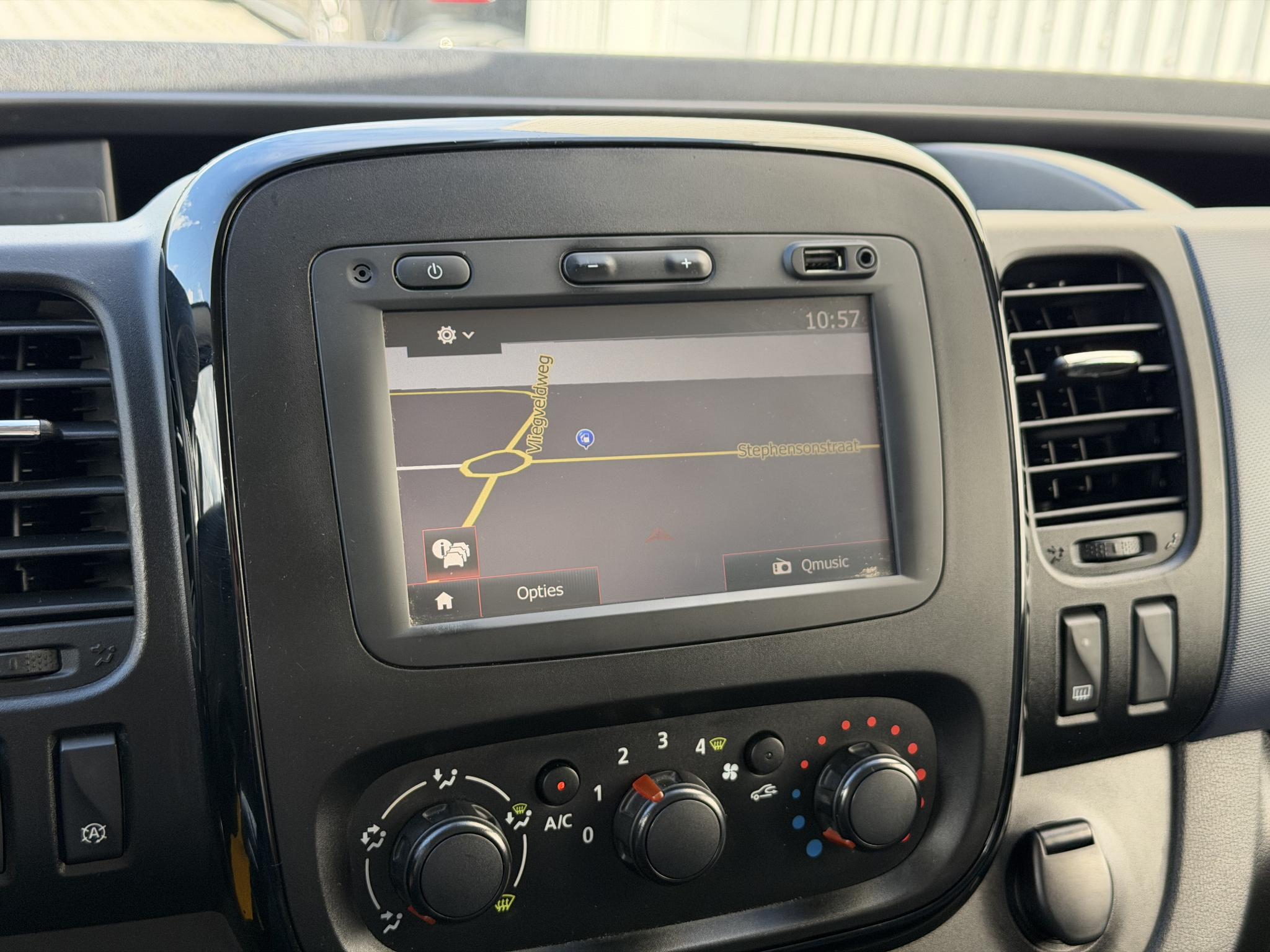 Foto van Opel Vivaro-b