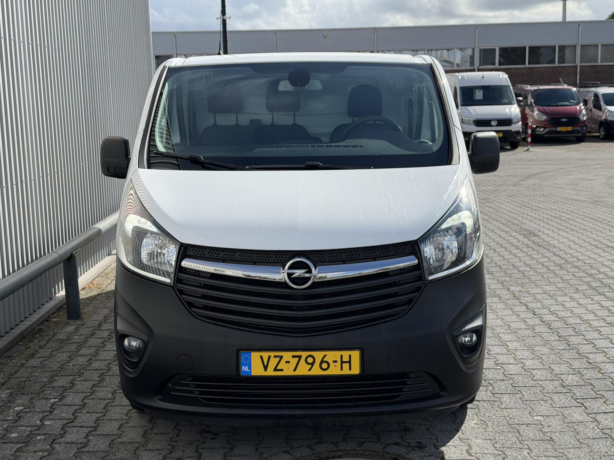 Foto van Opel Vivaro-b