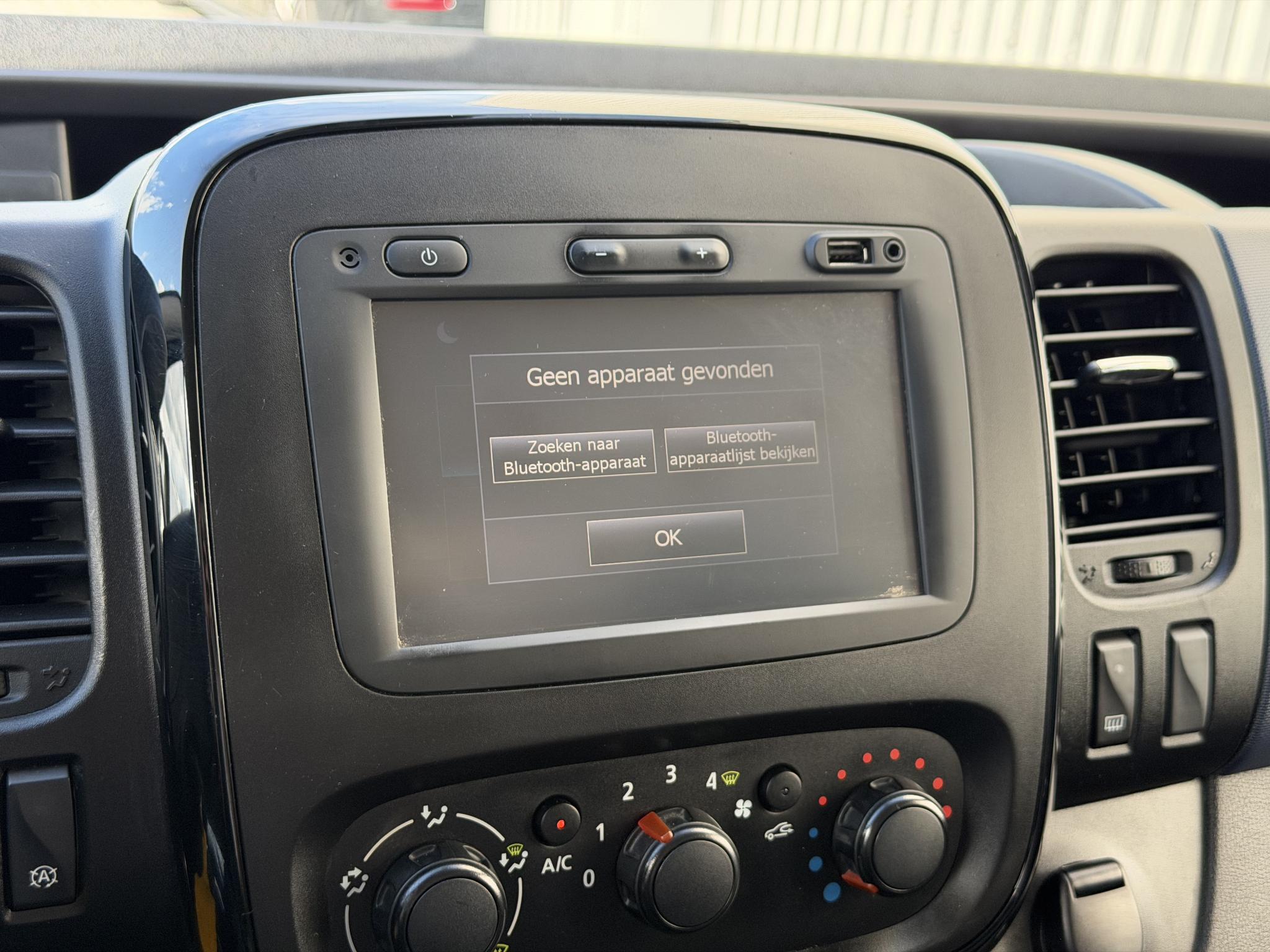 Foto van Opel Vivaro-b