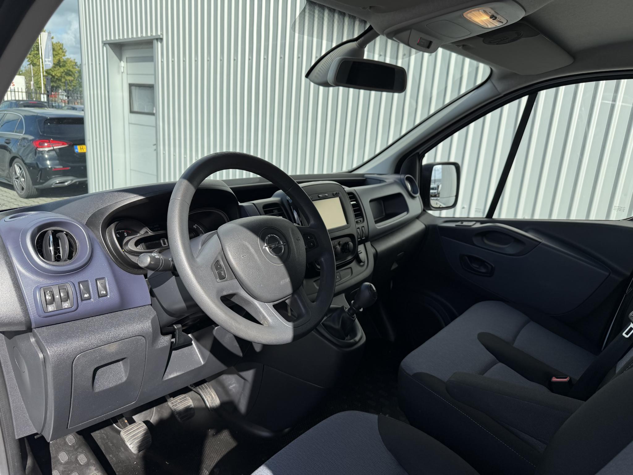 Foto van Opel Vivaro-b
