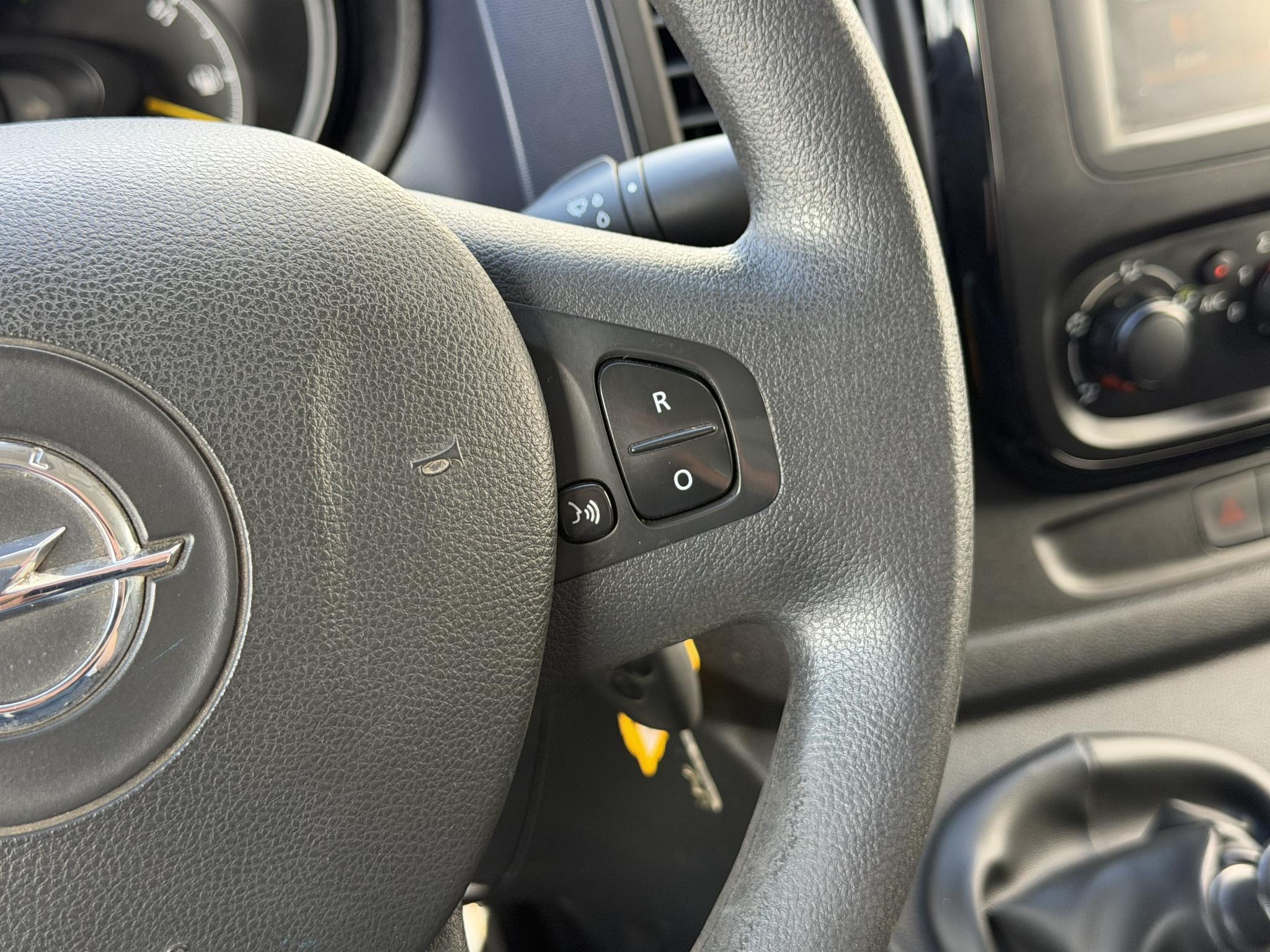 Foto van Opel Vivaro-b