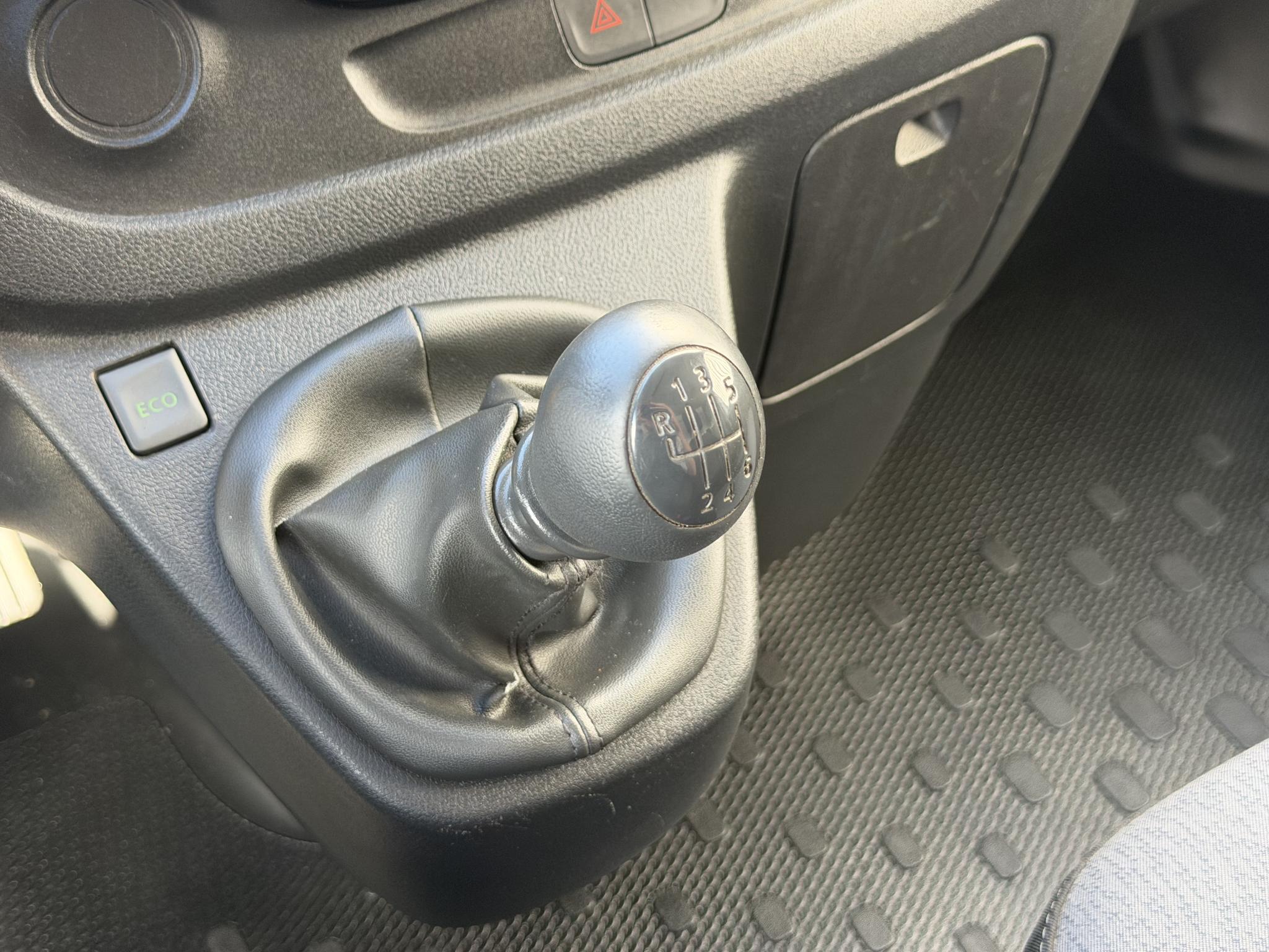 Foto van Opel Vivaro-b
