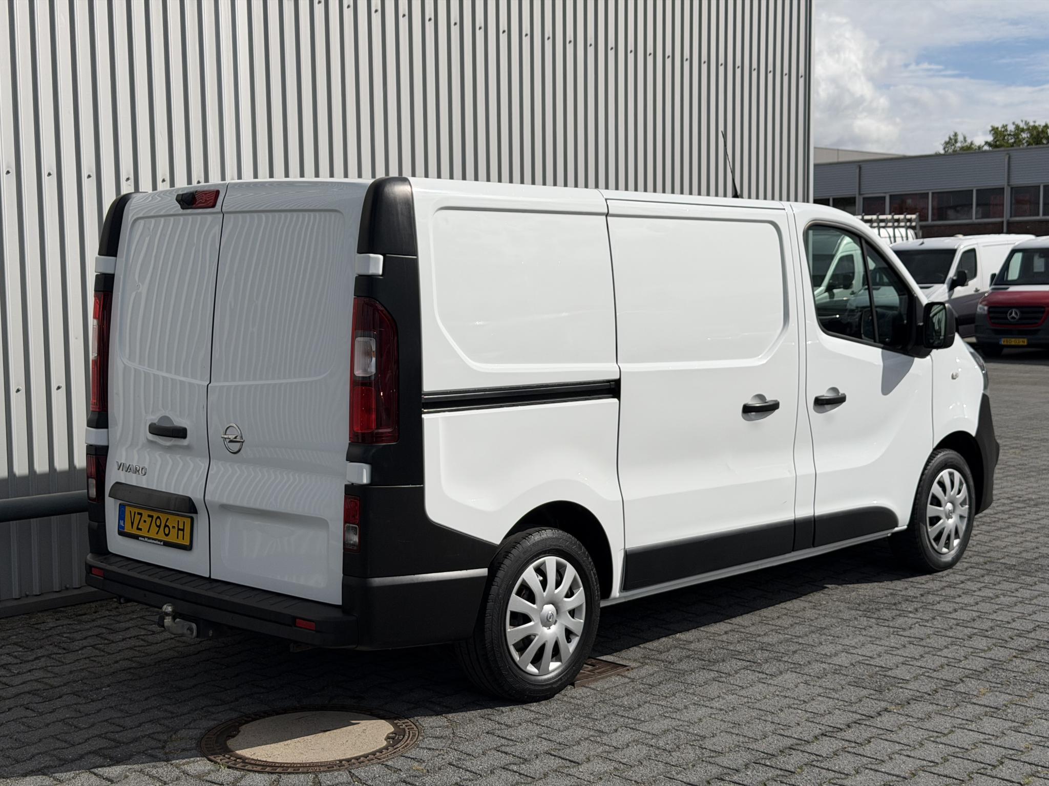 Foto van Opel Vivaro-b