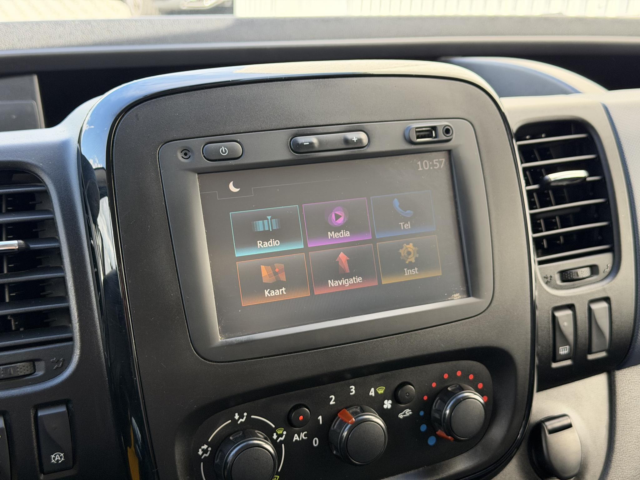 Foto van Opel Vivaro-b