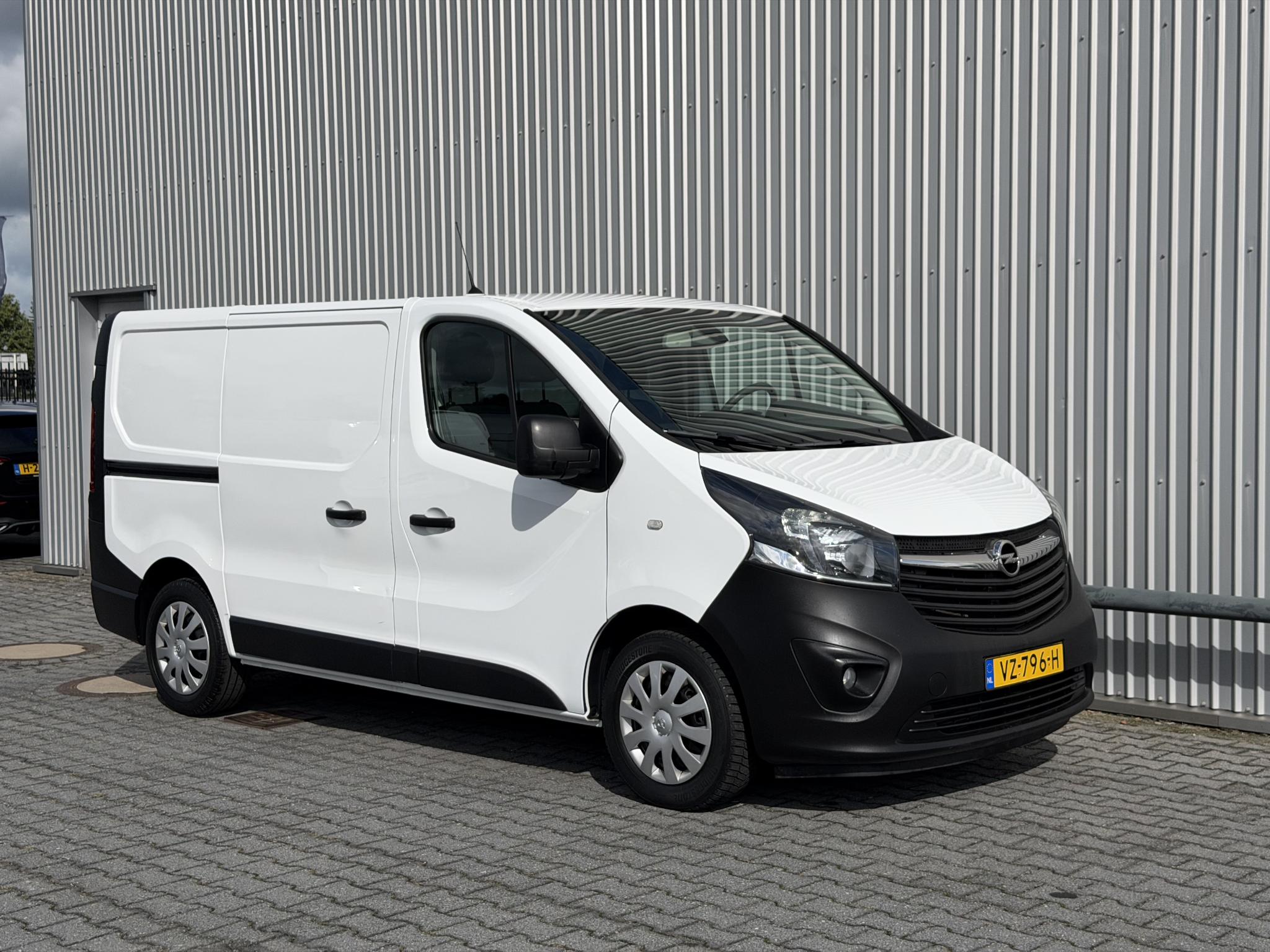 Foto van Opel Vivaro-b