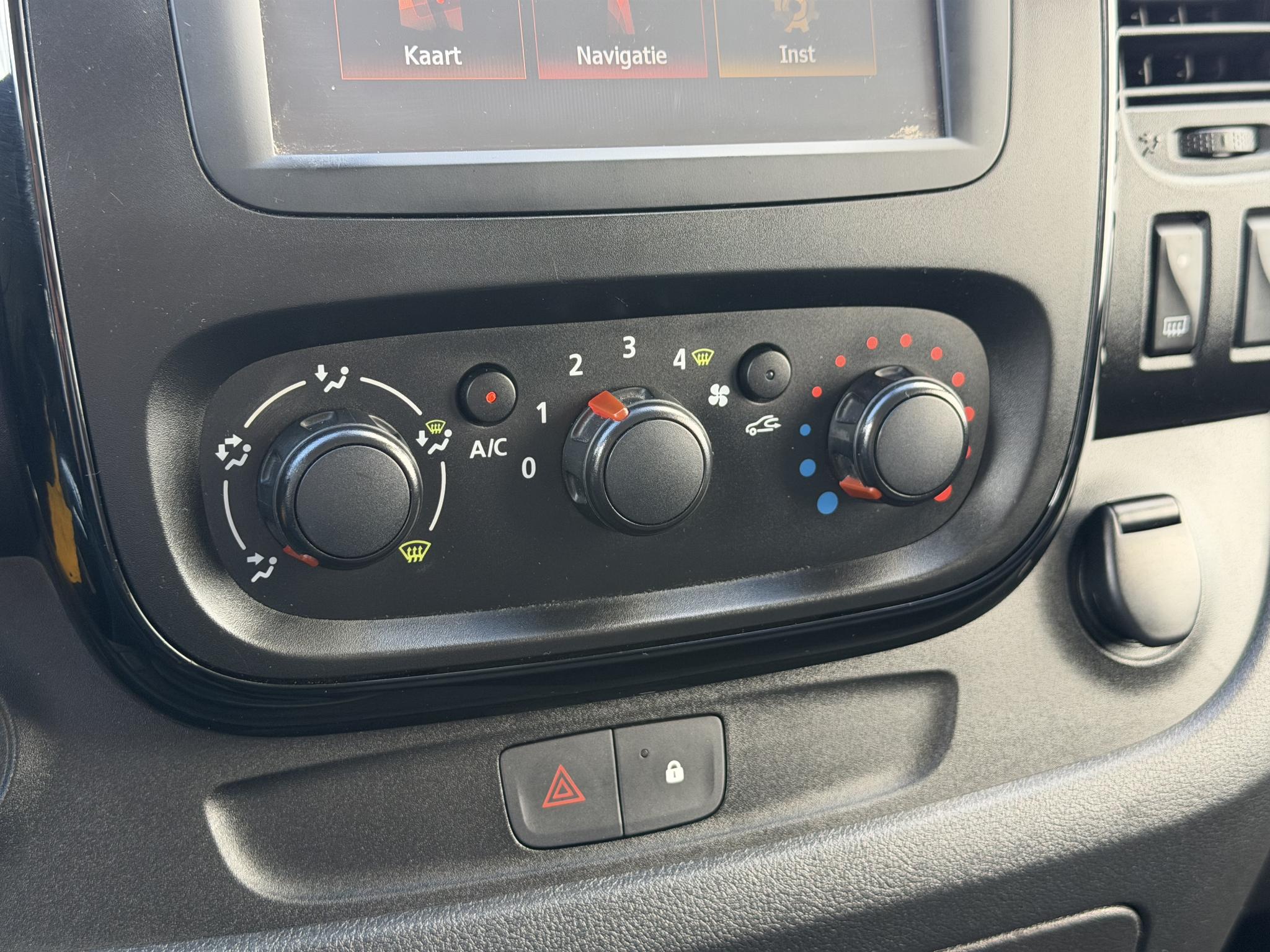 Foto van Opel Vivaro-b