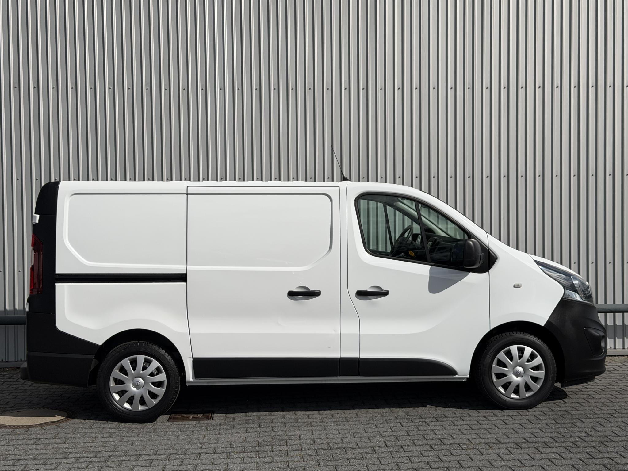 Foto van Opel Vivaro-b