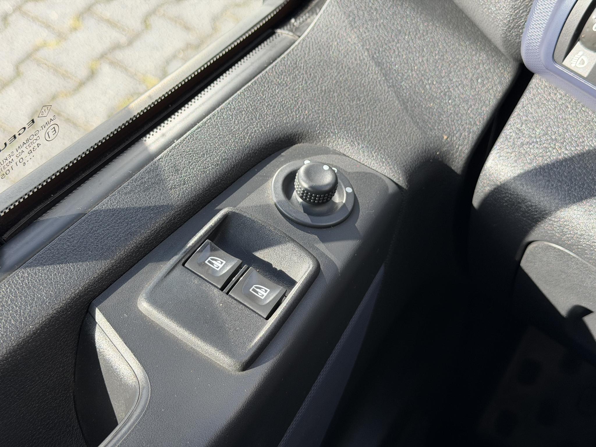 Foto van Opel Vivaro-b
