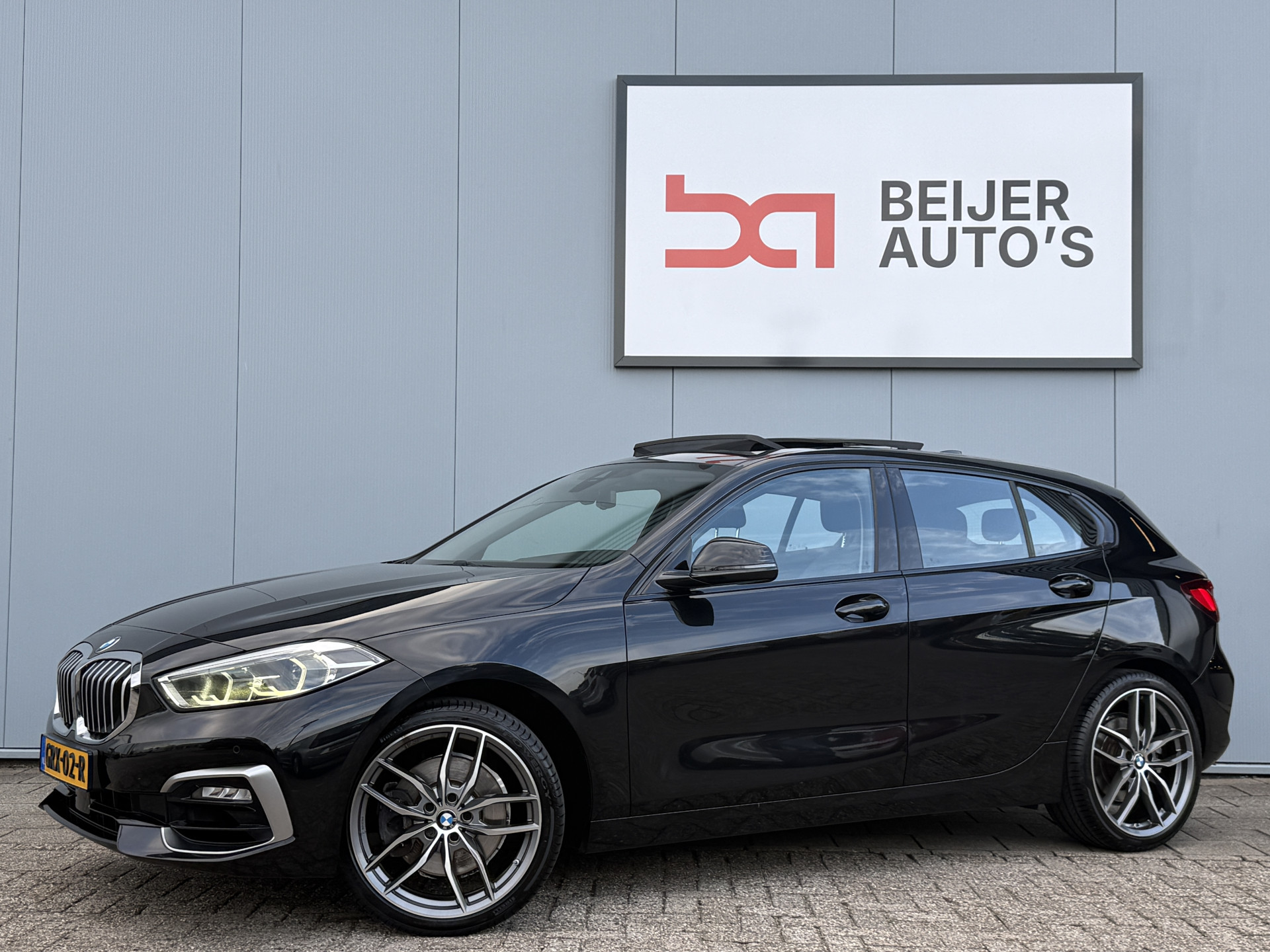 BMW 120i 120i High Executive Automaat 2021 - voorkant