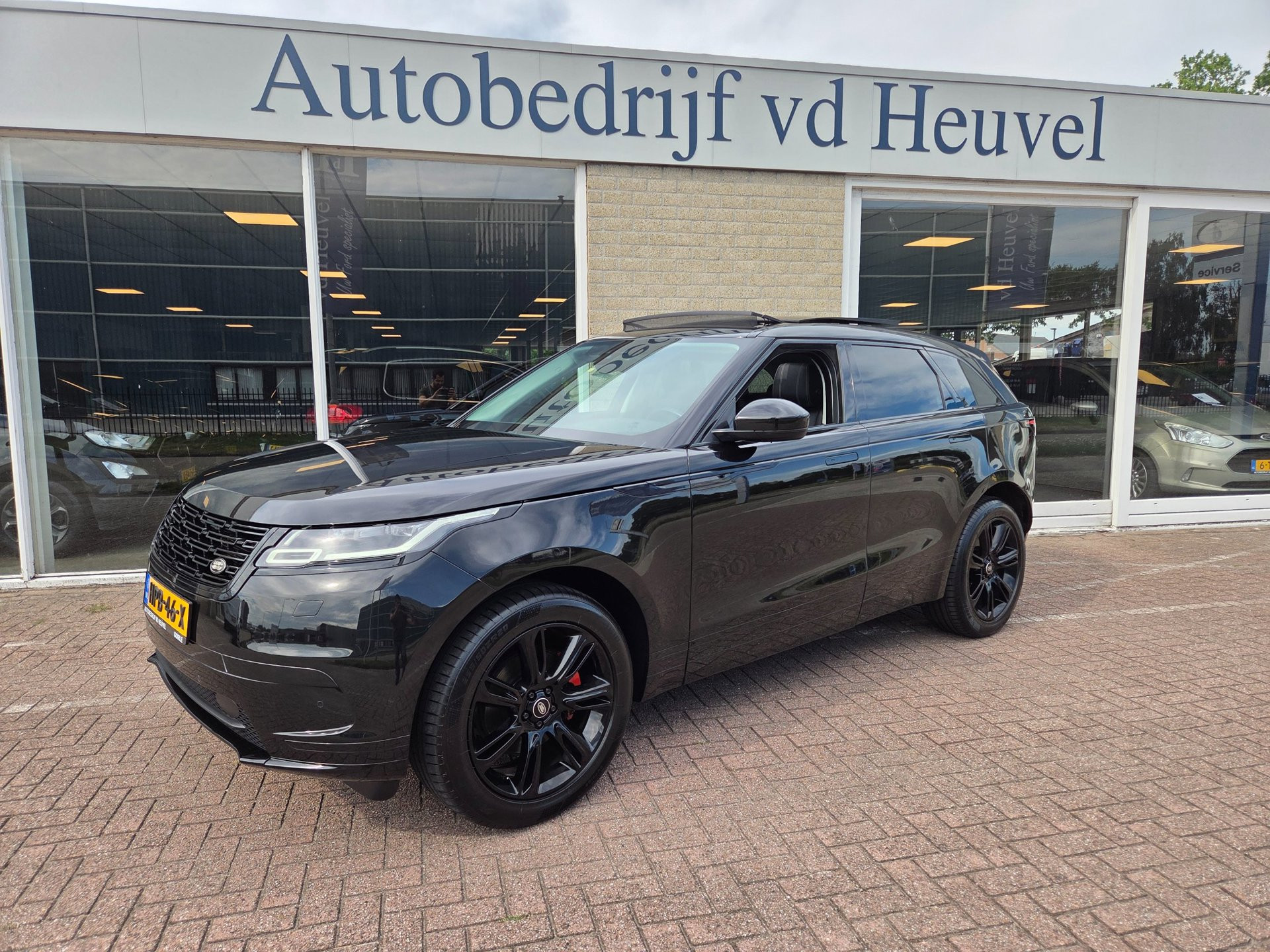 Land Rover Range Rover Velar 2.0 P250 All Black *ex BTW* Panorama * Camera * Adaptive * Rijklaar 2019 - voorkant