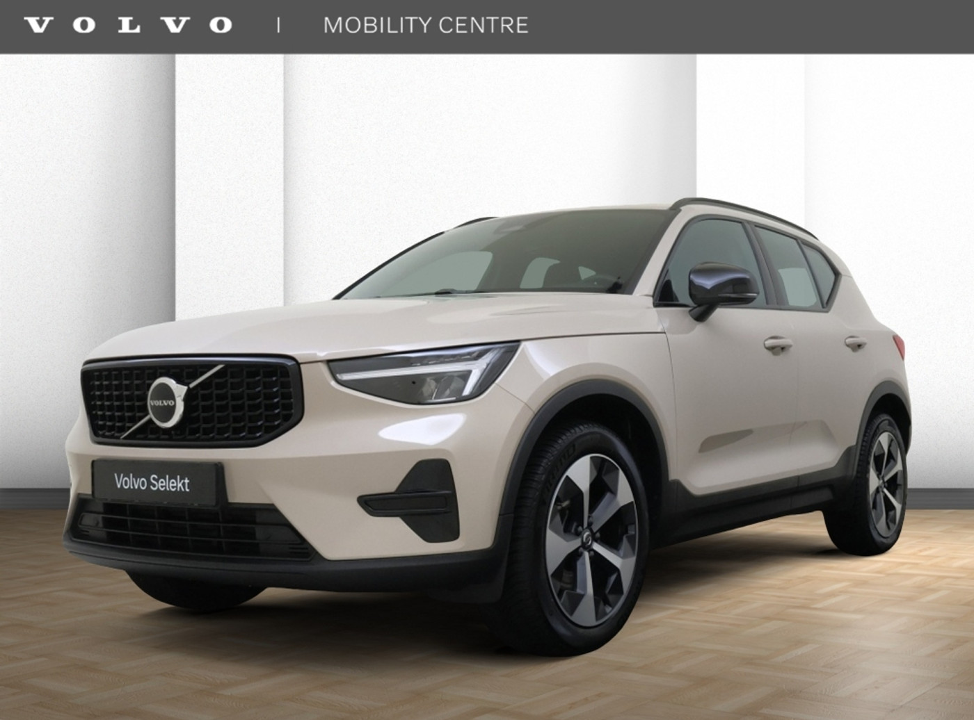 Volvo XC40 2.0 B4 Plus Dark | Trekhaak | H&K Audio | Stoelgeheugen | 2025 - voorkant