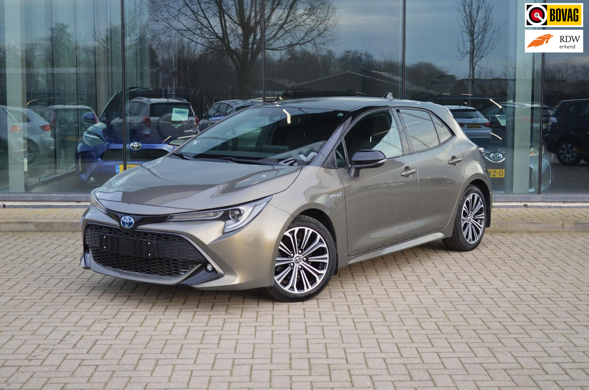 Toyota Toyota Corolla 2.0 Hybrid Executive | Trekhaak | Head-up | BI-tone | Stuur- stoelverwarming 2019 - voorkant