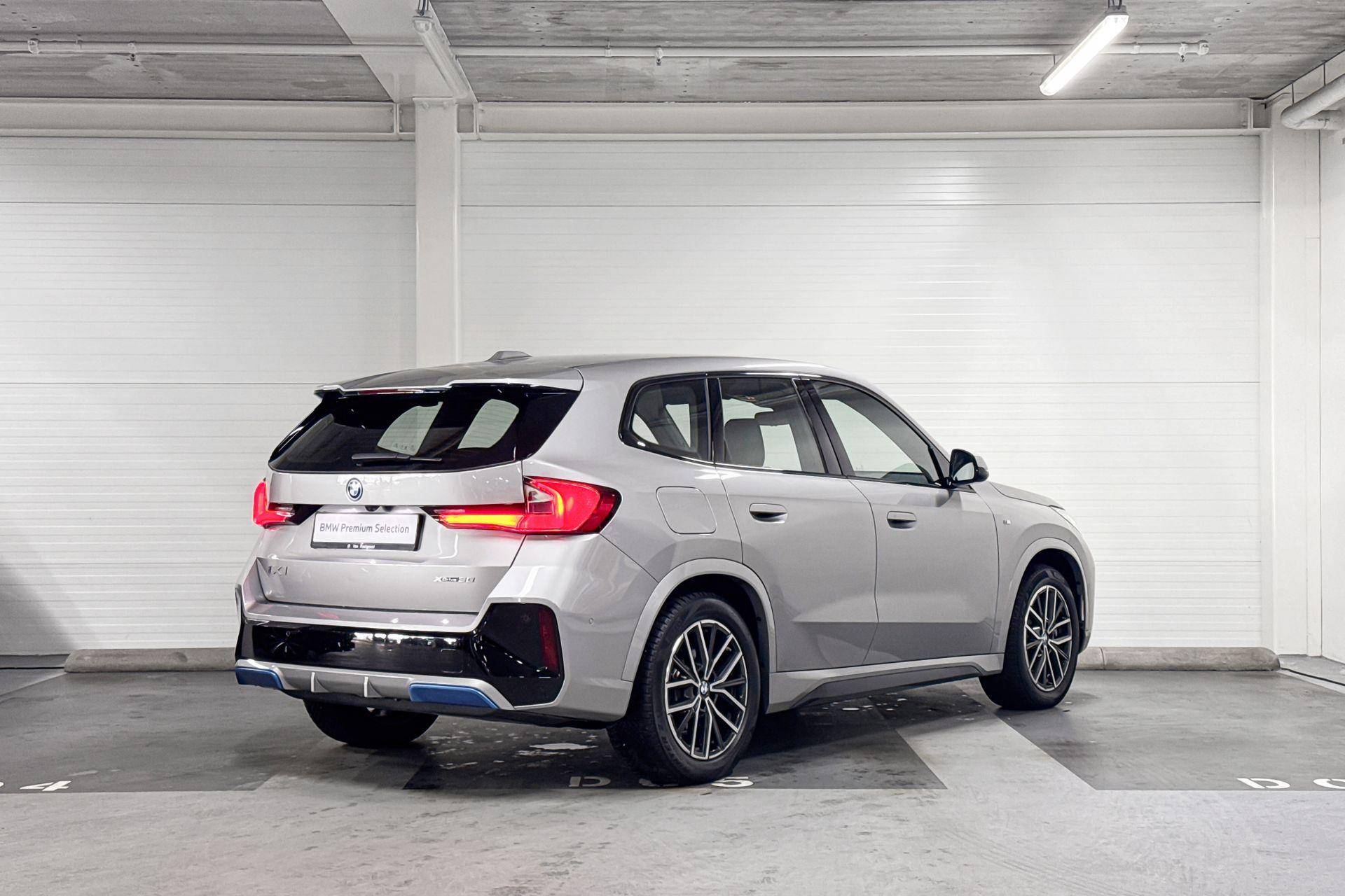 Foto van BMW Ix1