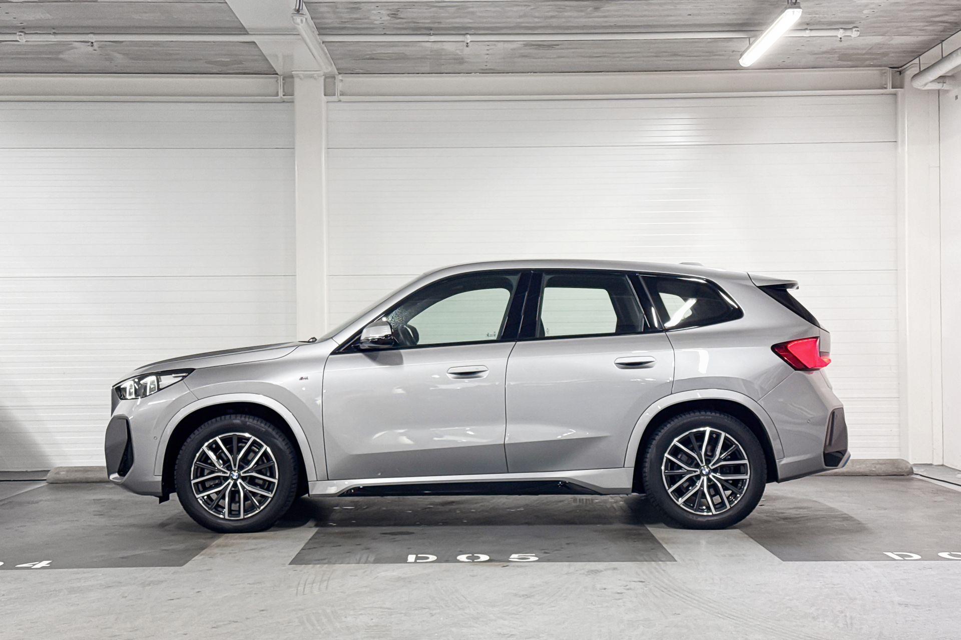 Foto van BMW Ix1