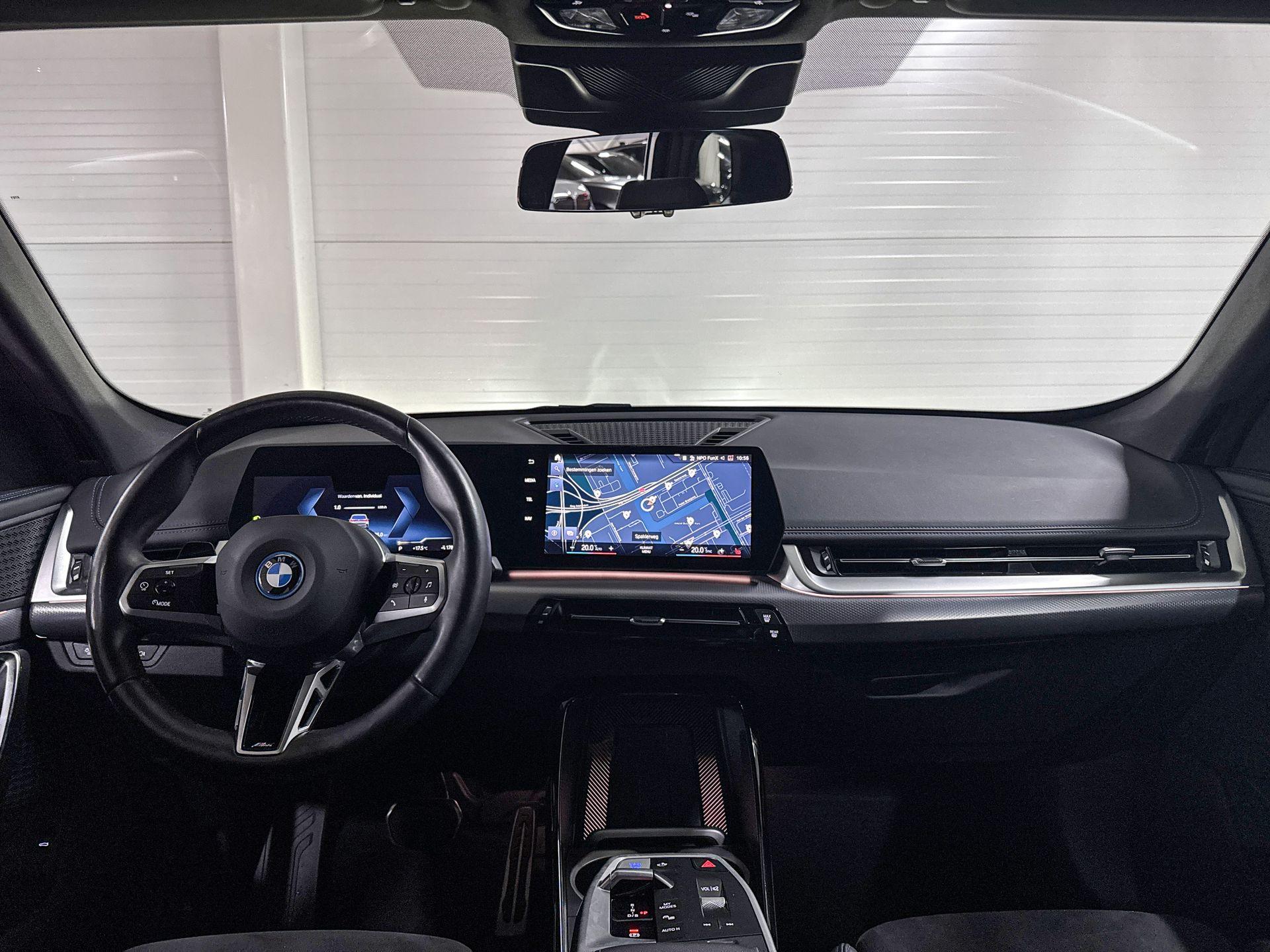 Foto van BMW Ix1