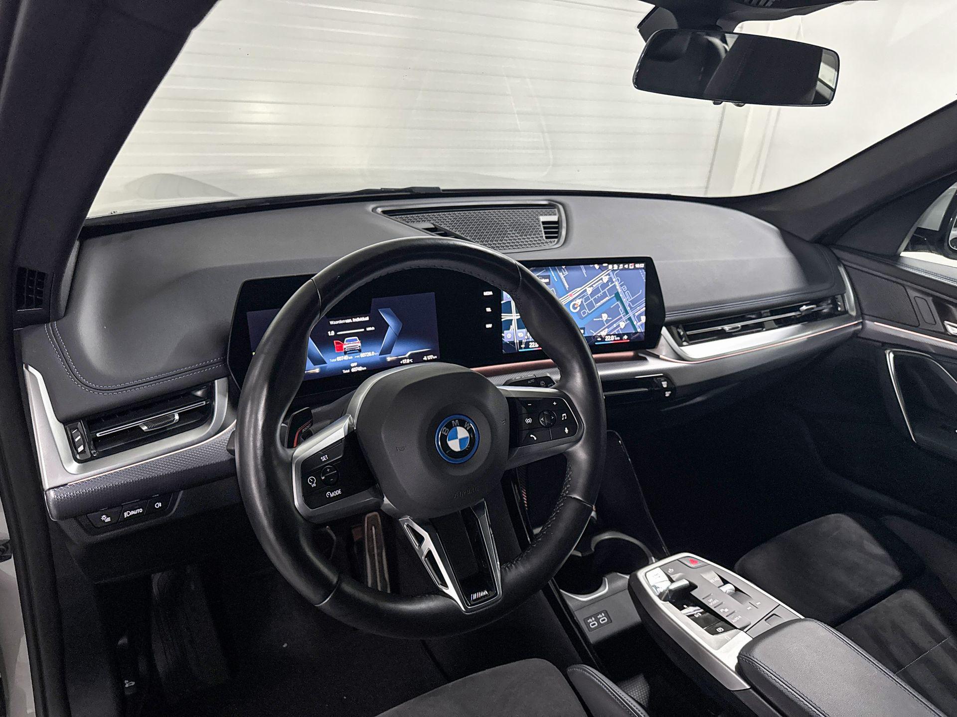Foto van BMW Ix1