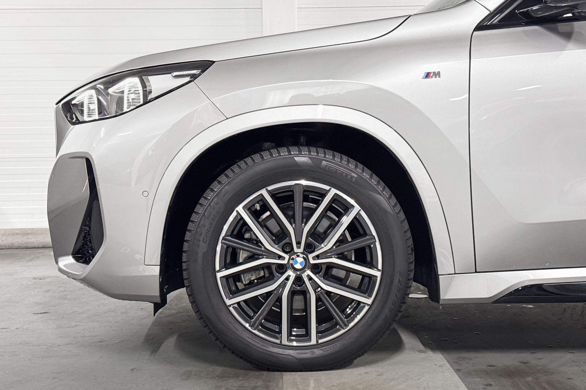 Foto van BMW Ix1