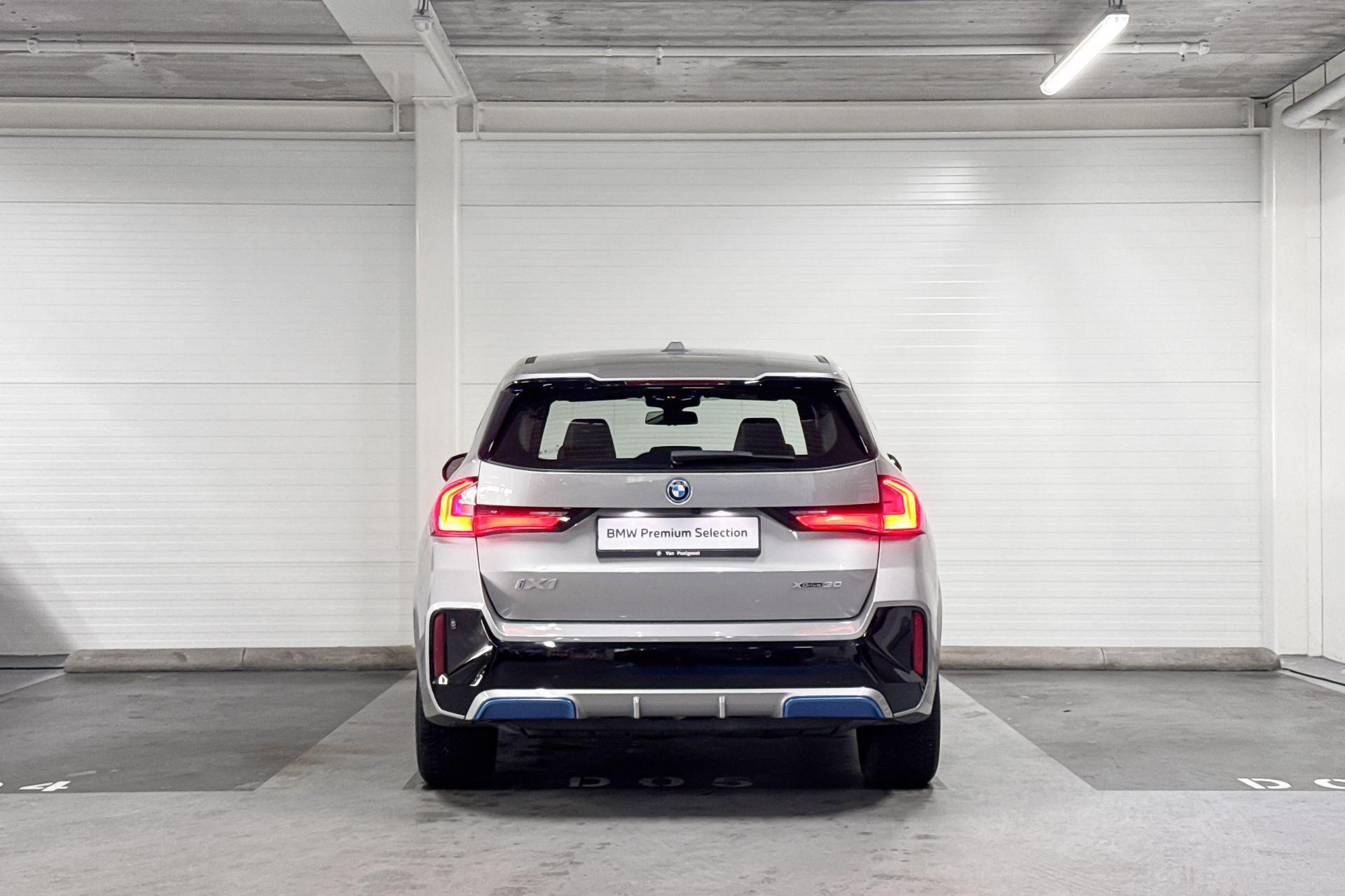 Foto van BMW Ix1