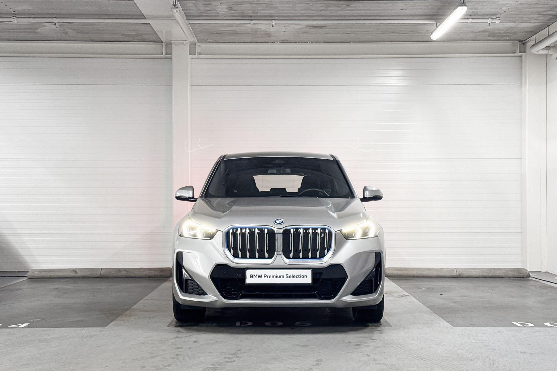 Foto van BMW Ix1
