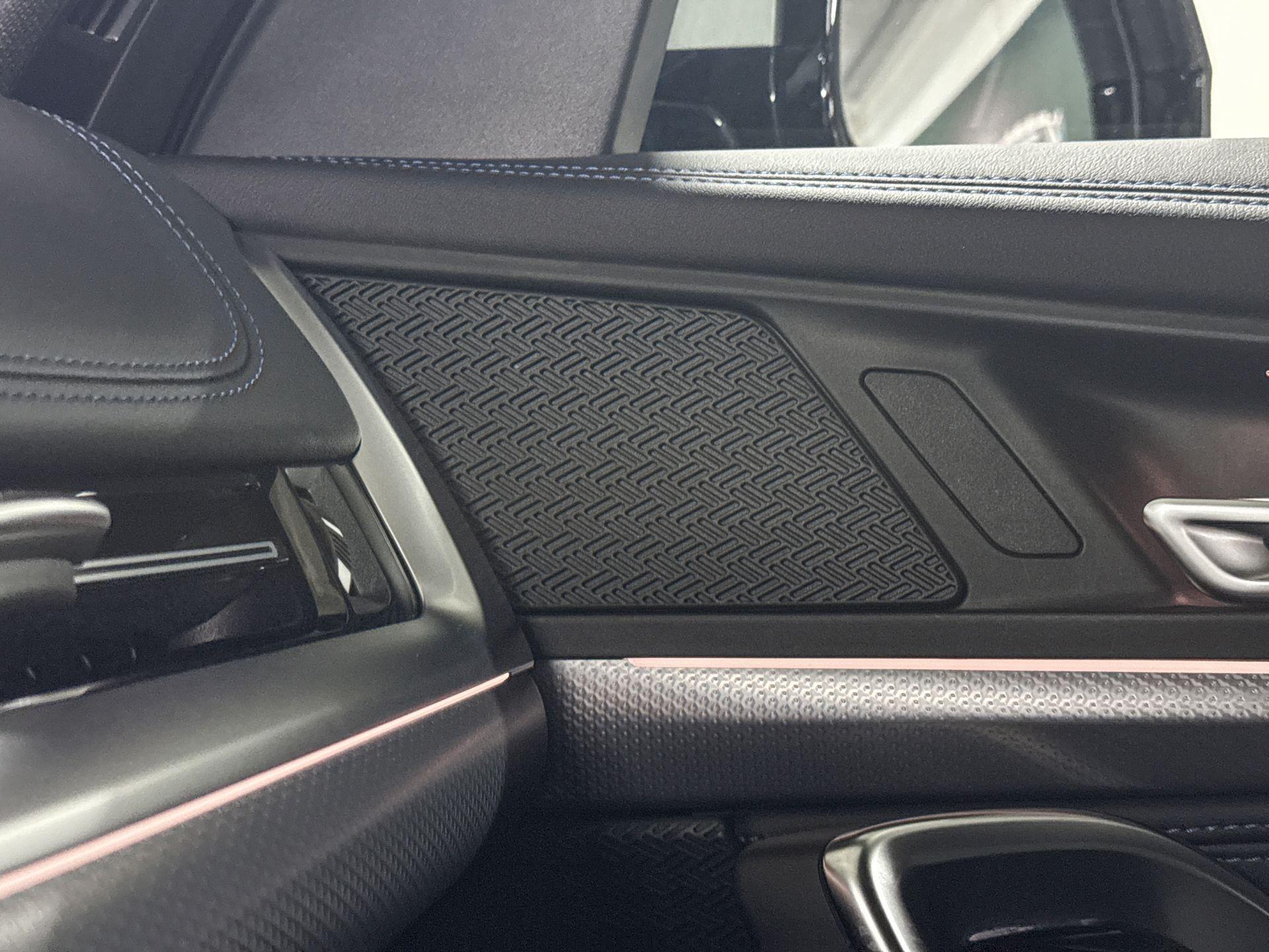 Foto van BMW Ix1