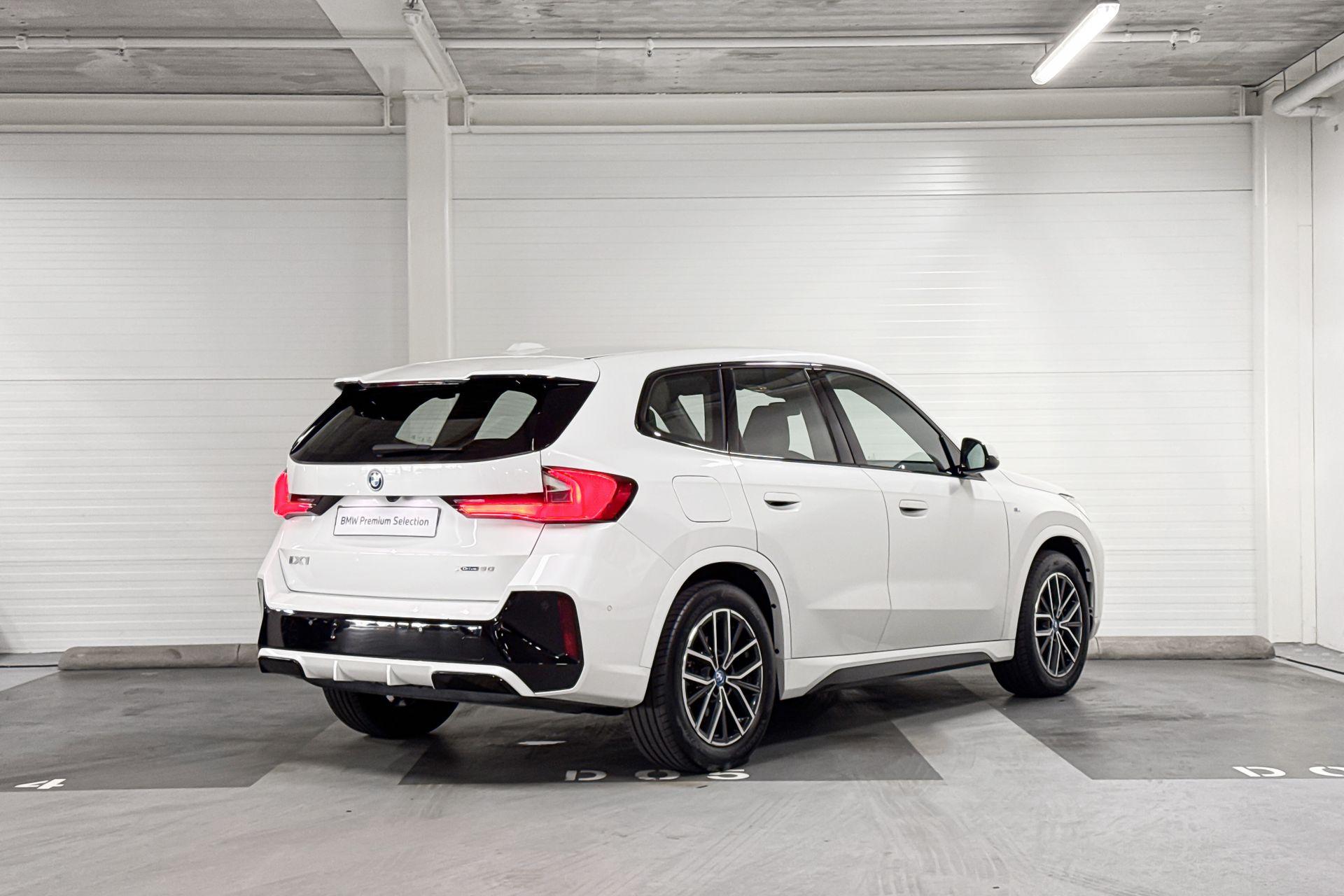 Foto van BMW Ix1