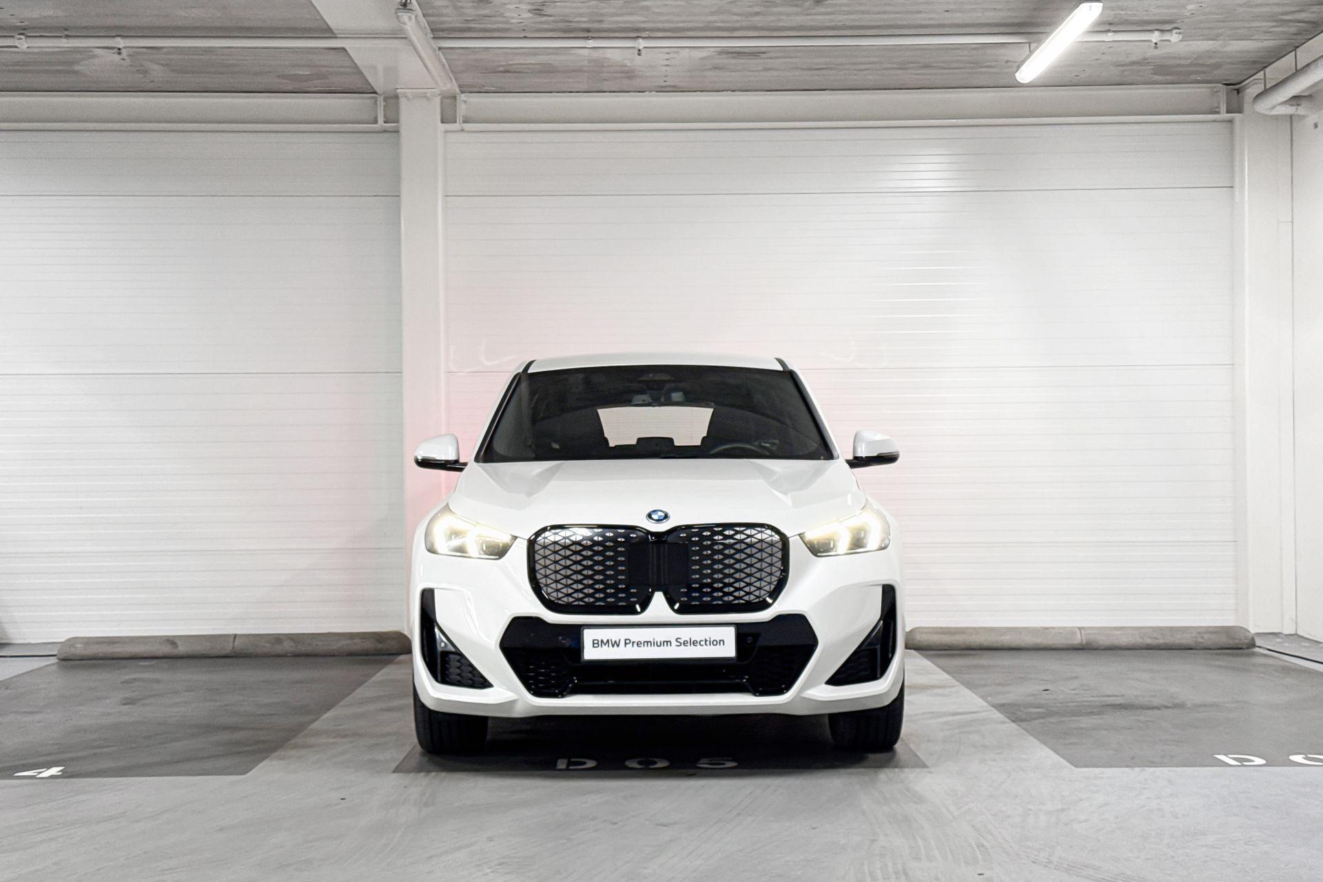 Foto van BMW Ix1