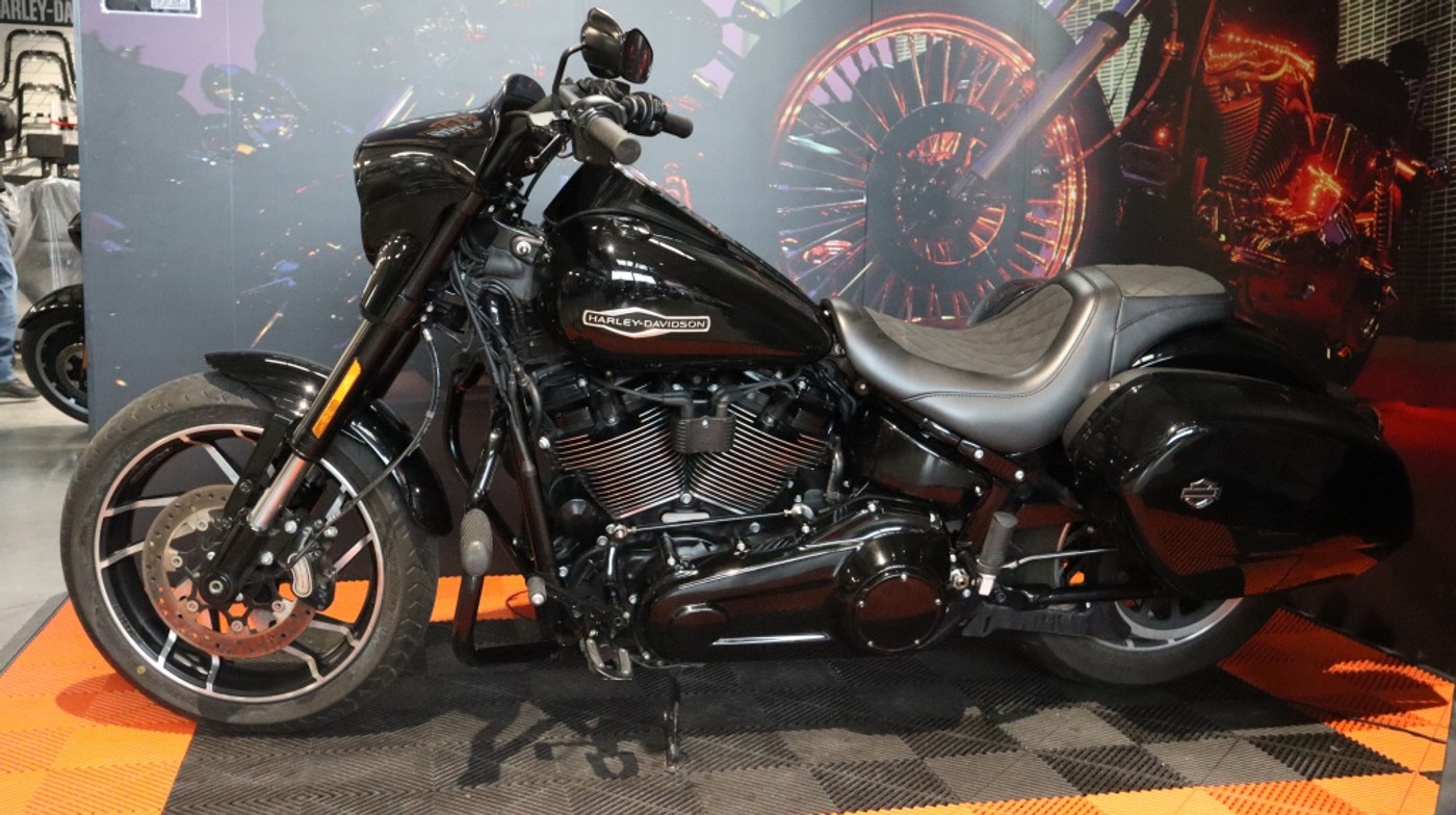 Harley Davidson Cruiser SPORT GLIDE 2018 - voorkant