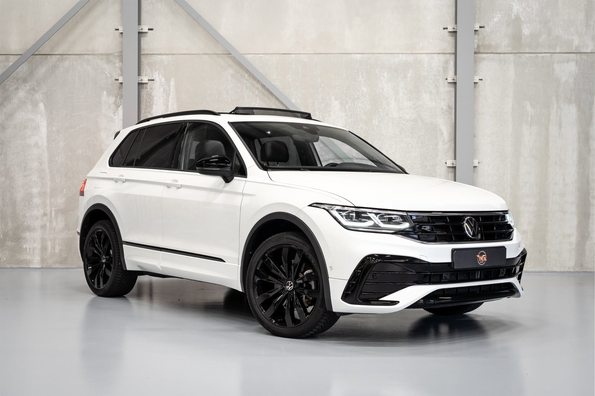 Volkswagen Tiguan 1.4 eHybrid R-Line Black Style | Oryx White | Trekhaak | DCC | IQ-Light | Head-Up | 20" Suzuka | Camera | ACC 2022 - voorkant