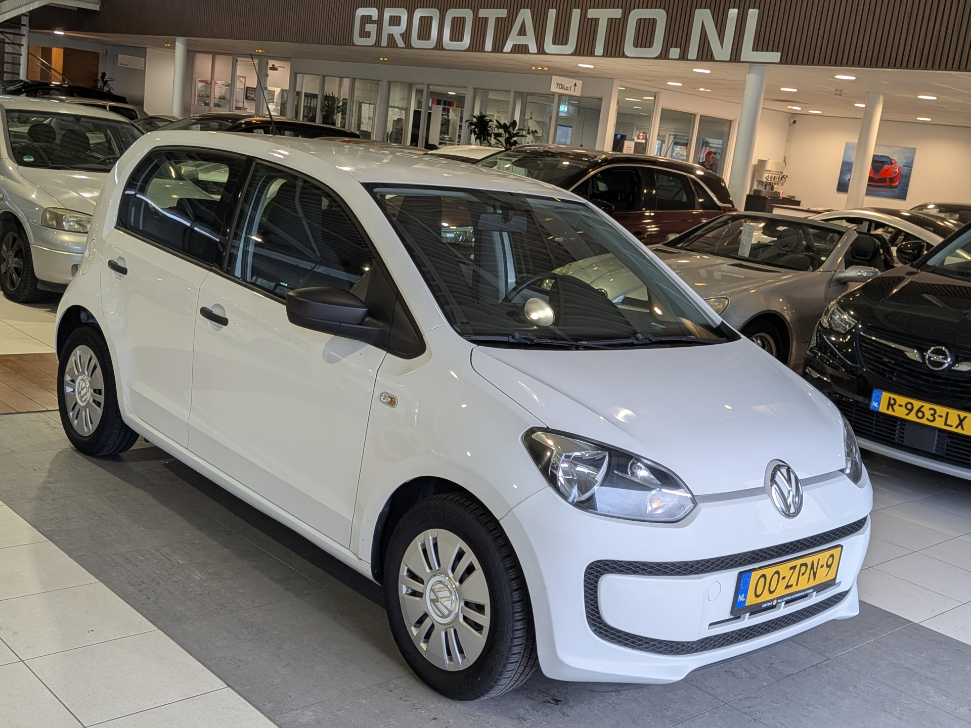 Volkswagen Up 1.0 take up! BlueMotion 2013 - voorkant