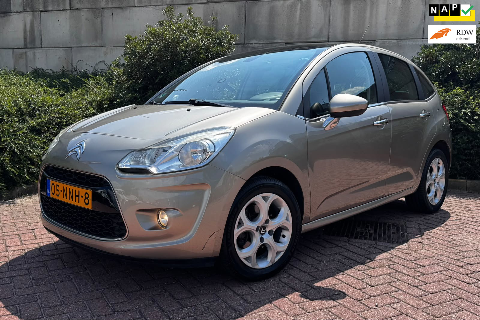 Citroen C3 1.6 VTi Exclusive/VOLAUTOMAATISCH/RIJKAAR/2DE EIG/ 2010 - voorkant