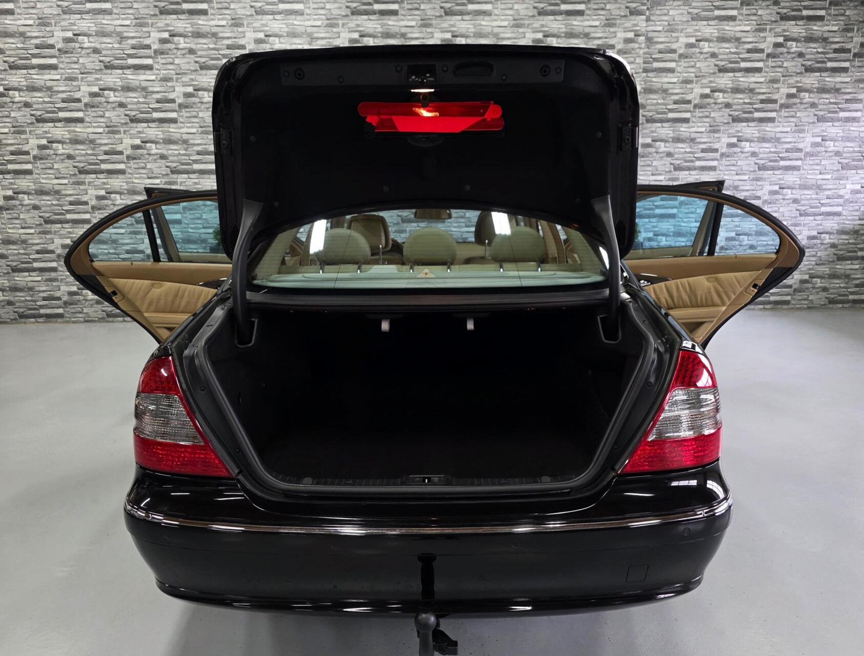 Foto van Mercedes-Benz E 280