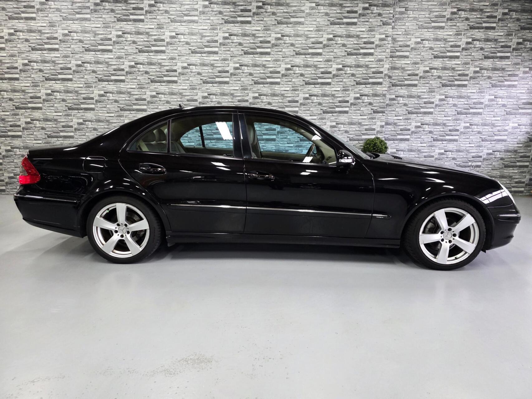 Foto van Mercedes-Benz E 280