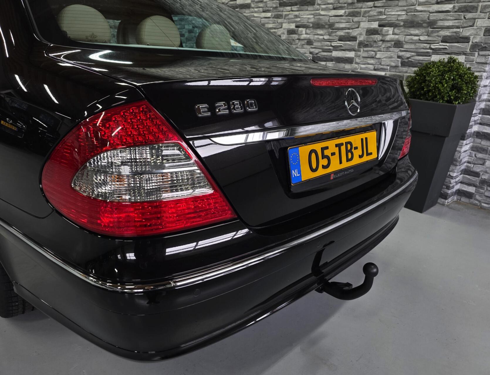 Foto van Mercedes-Benz E 280