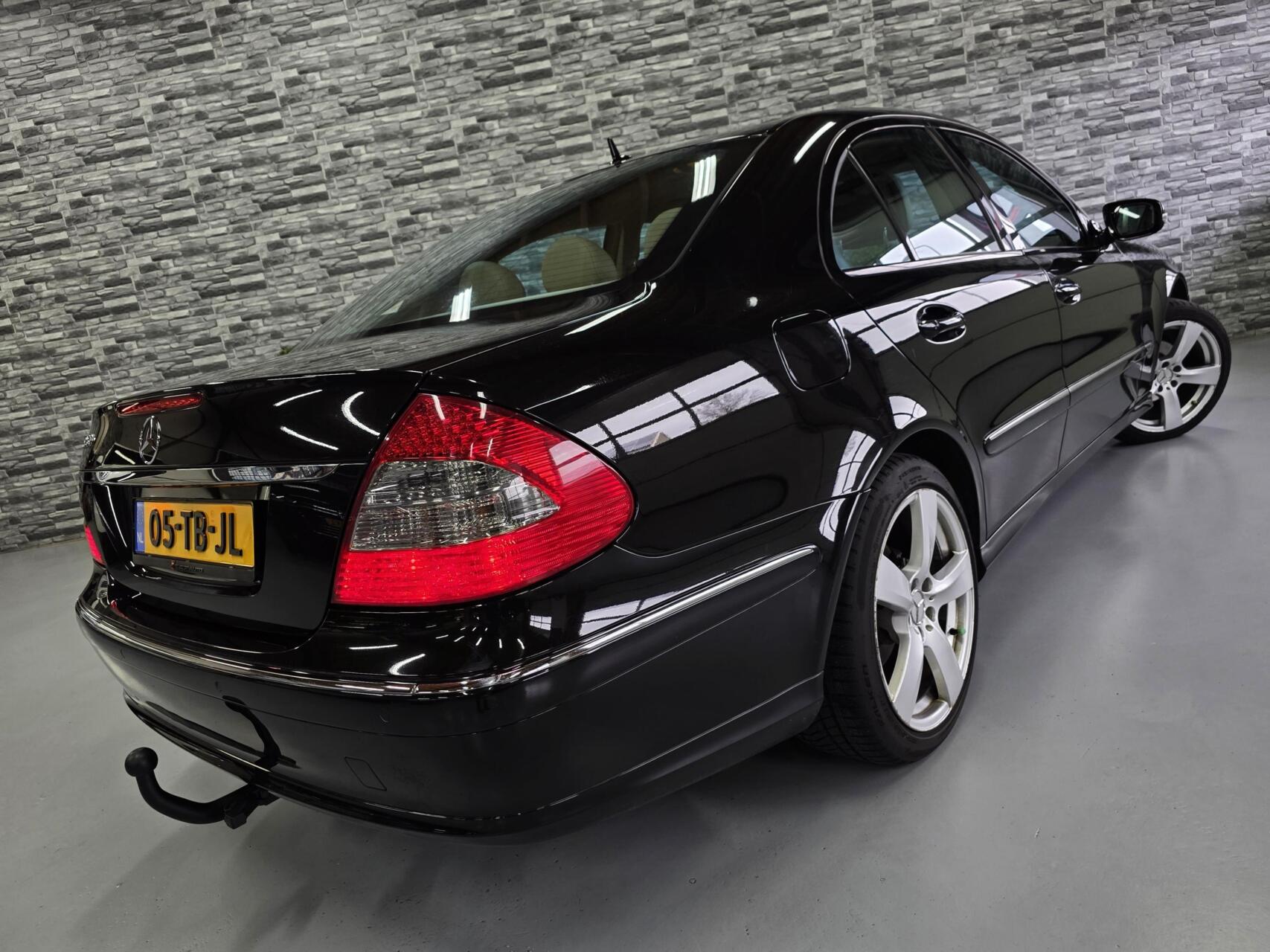 Foto van Mercedes-Benz E 280