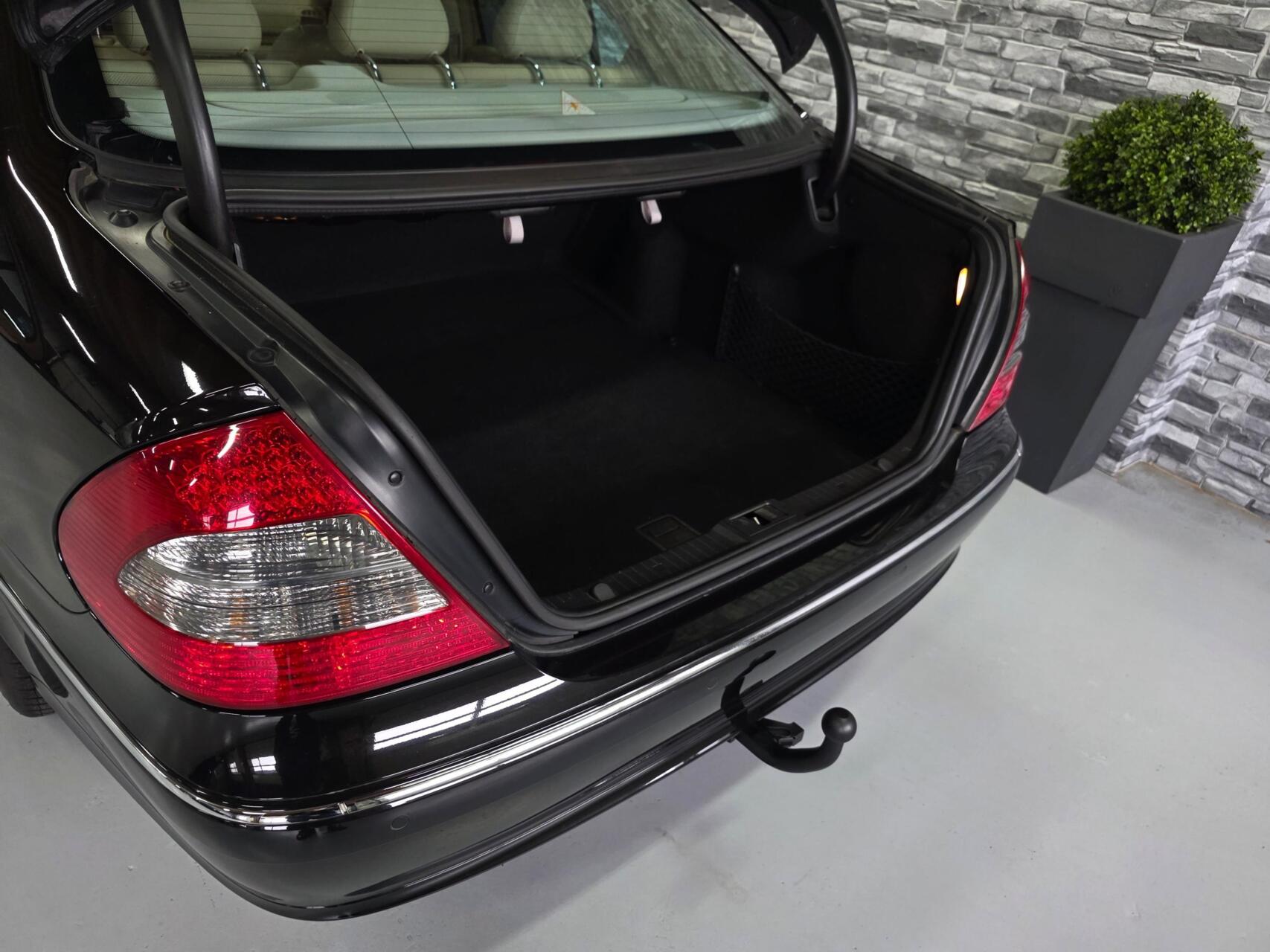 Foto van Mercedes-Benz E 280