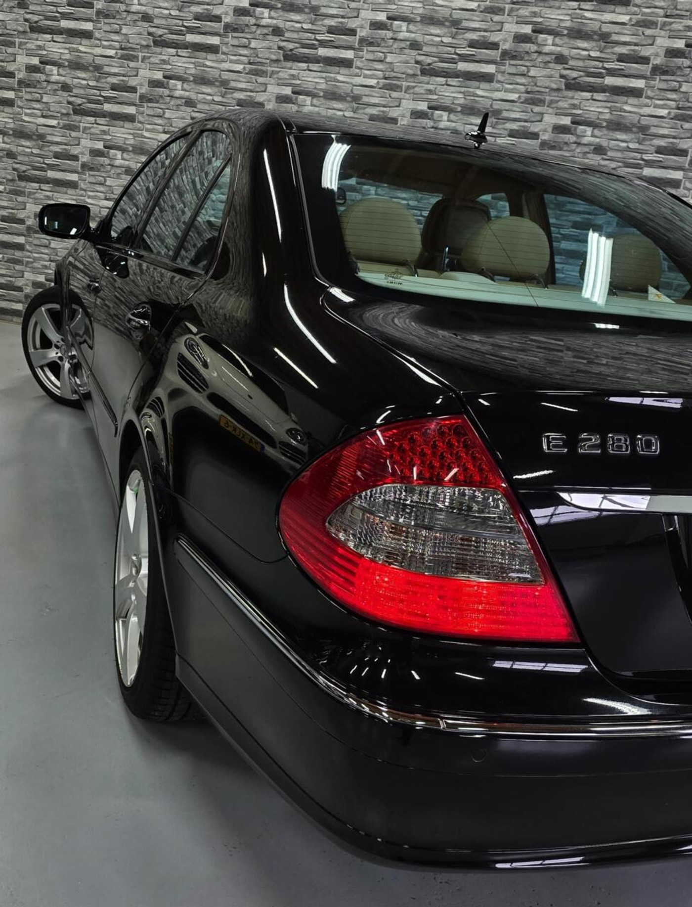 Foto van Mercedes-Benz E 280