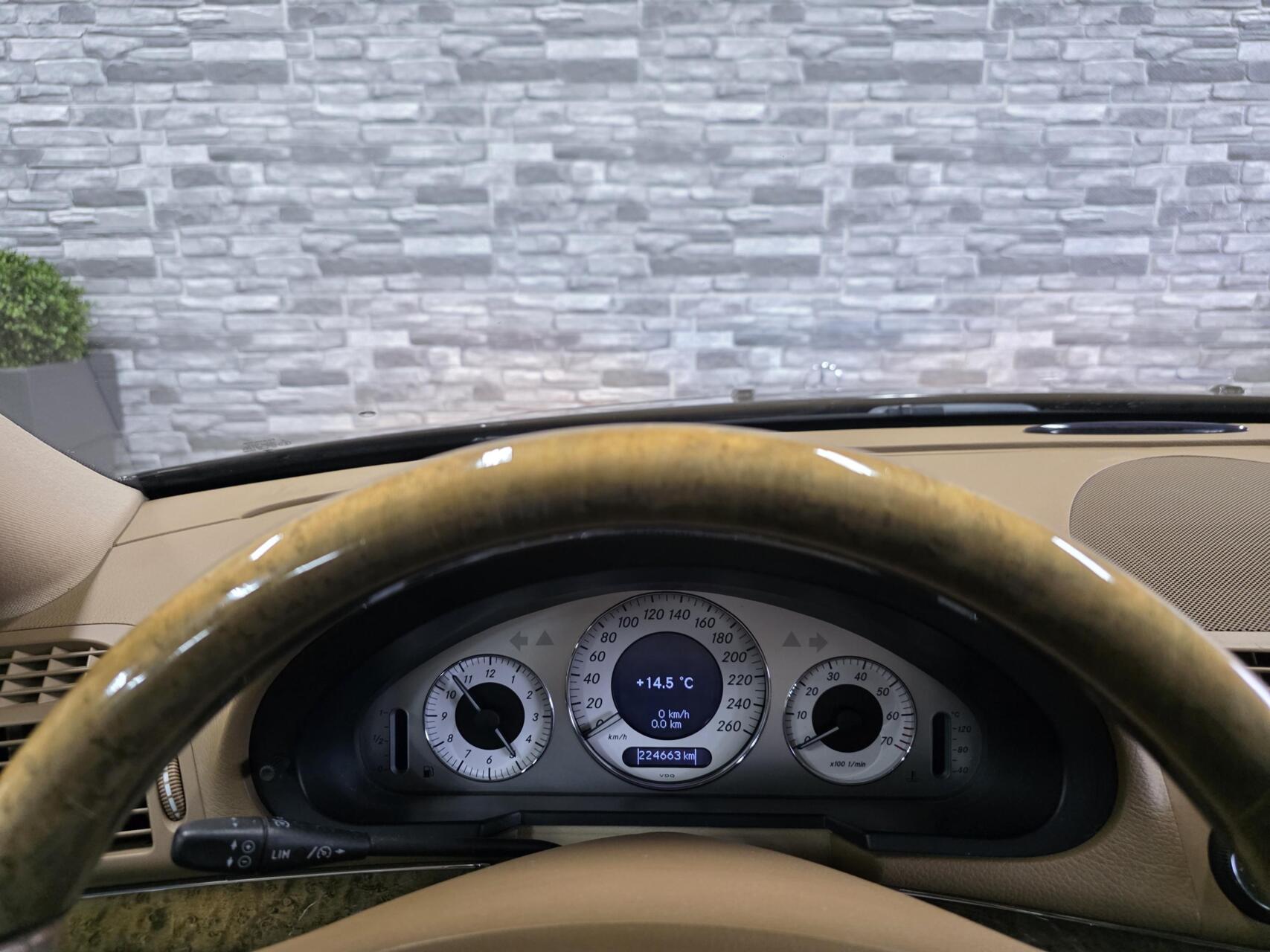 Foto van Mercedes-Benz E 280