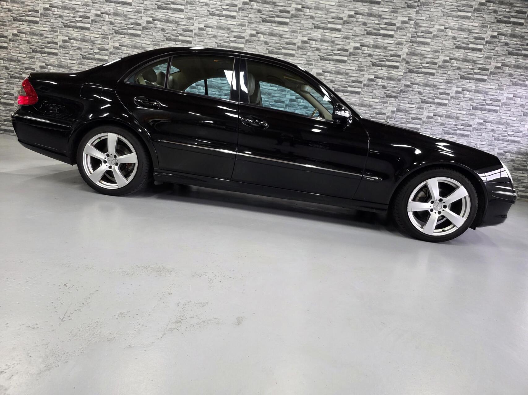 Foto van Mercedes-Benz E 280