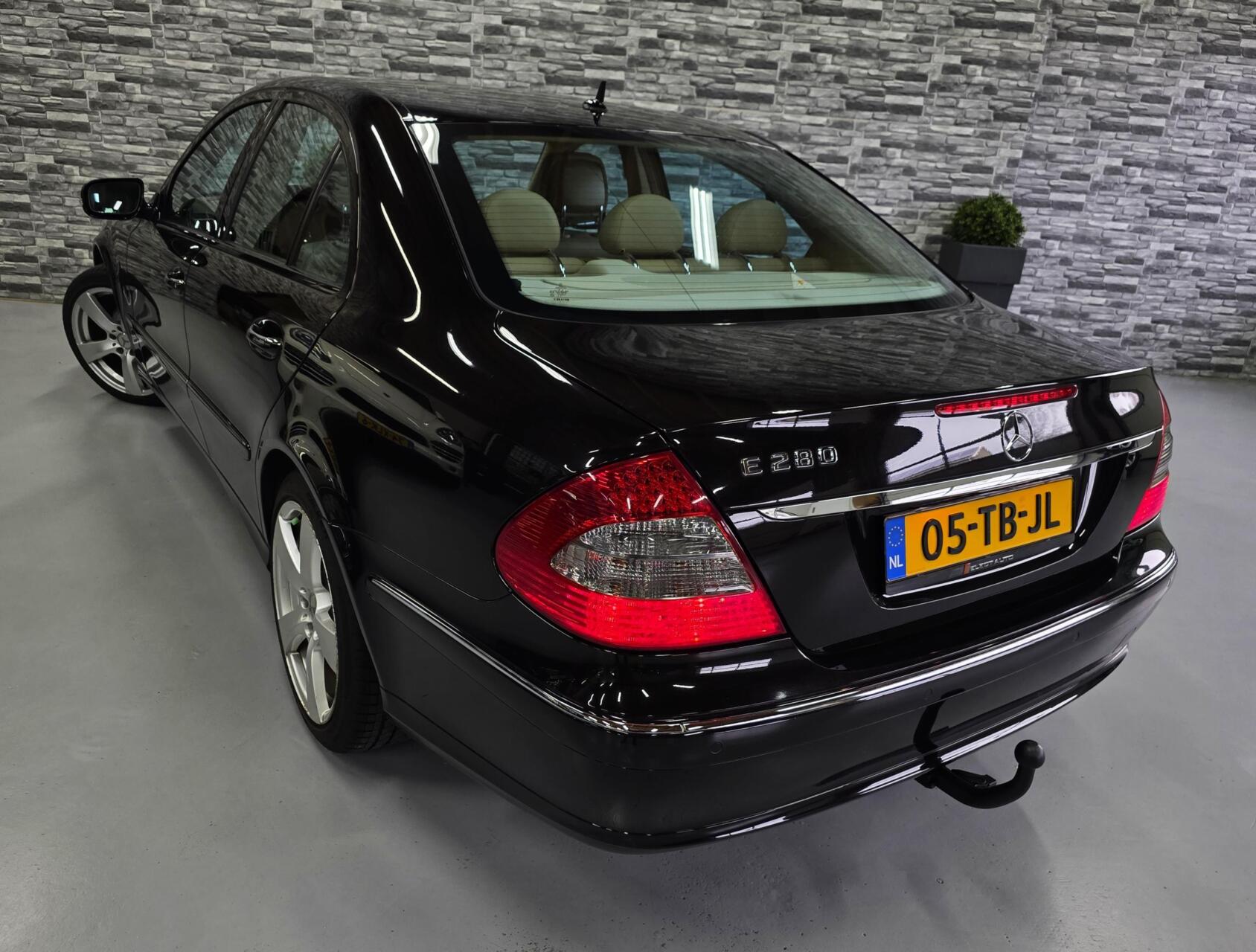Foto van Mercedes-Benz E 280