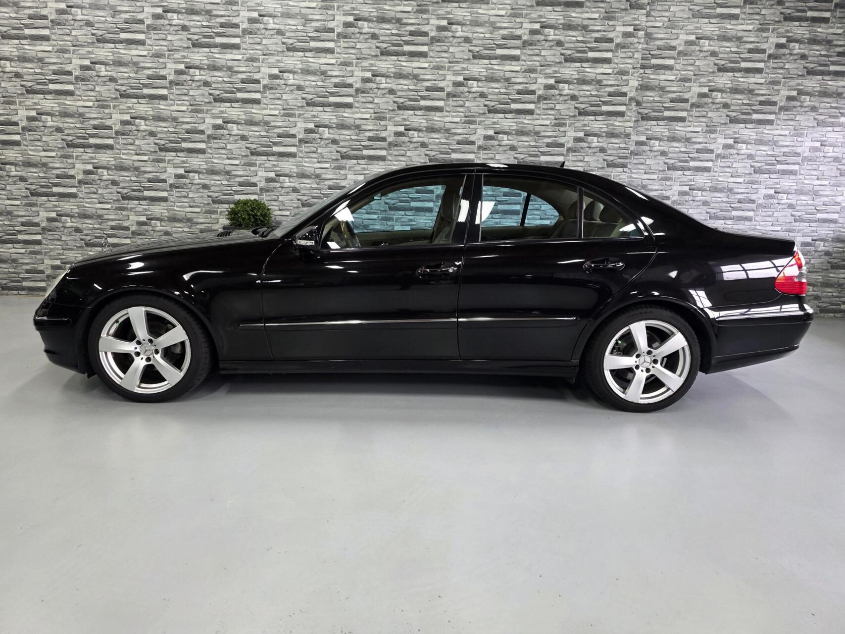 Foto van Mercedes-Benz E 280