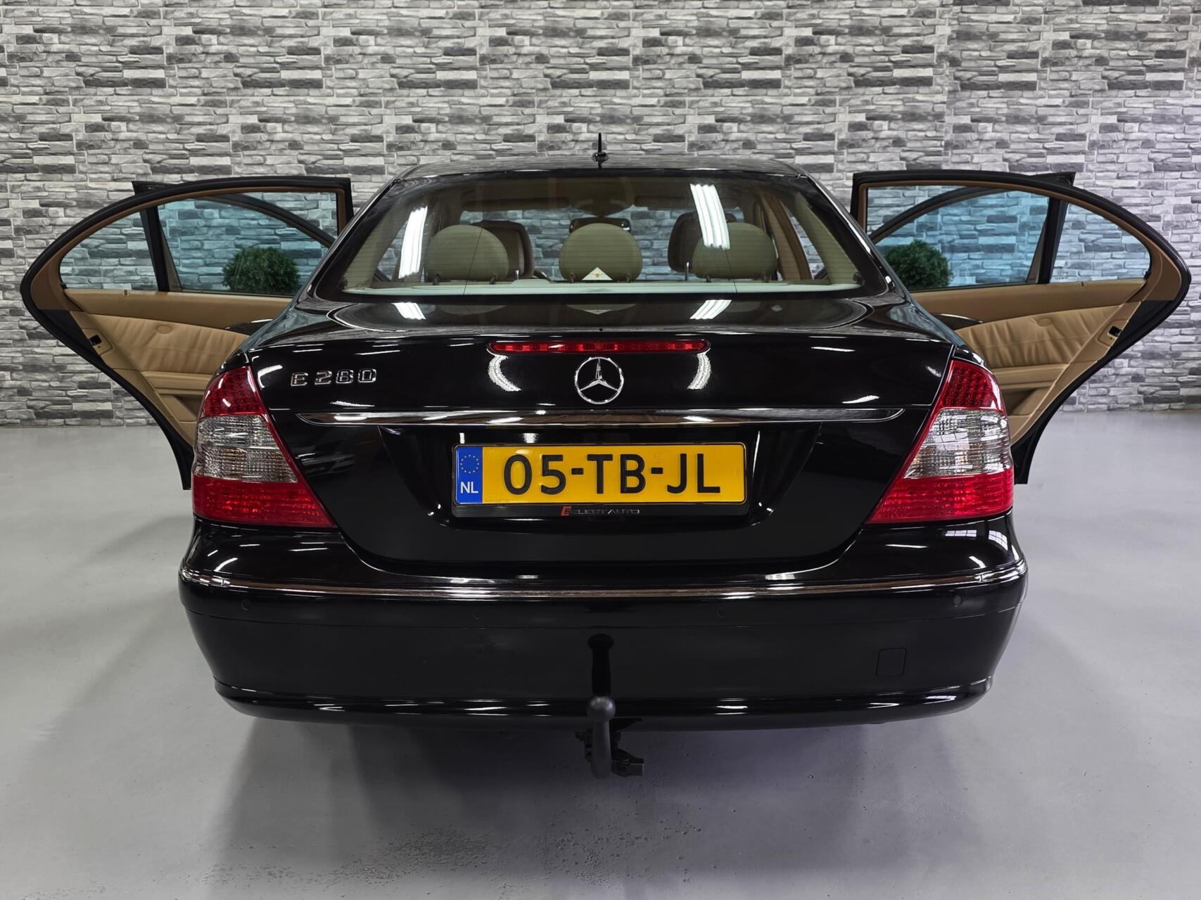 Foto van Mercedes-Benz E 280