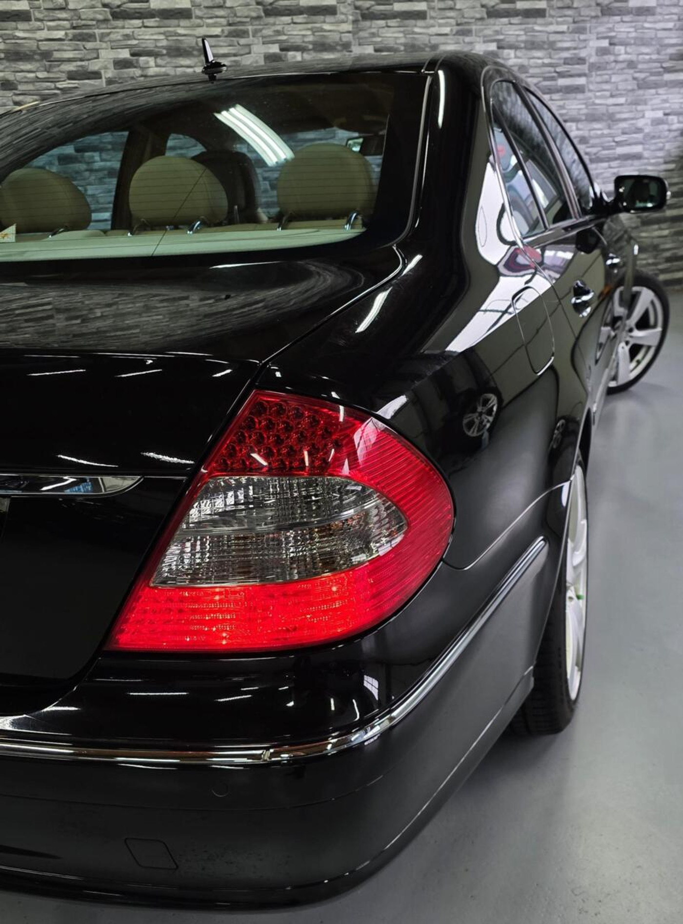 Foto van Mercedes-Benz E 280
