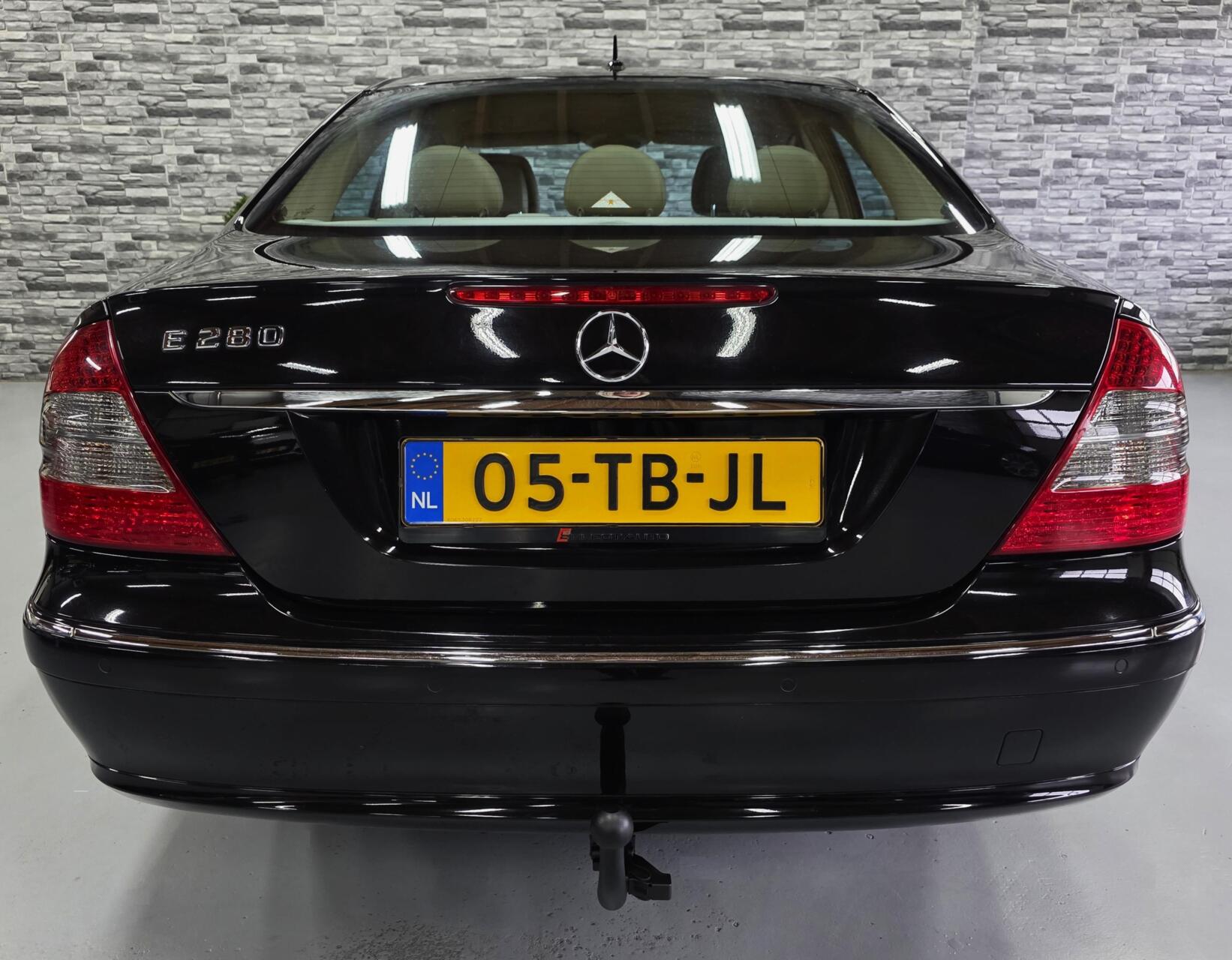 Foto van Mercedes-Benz E 280