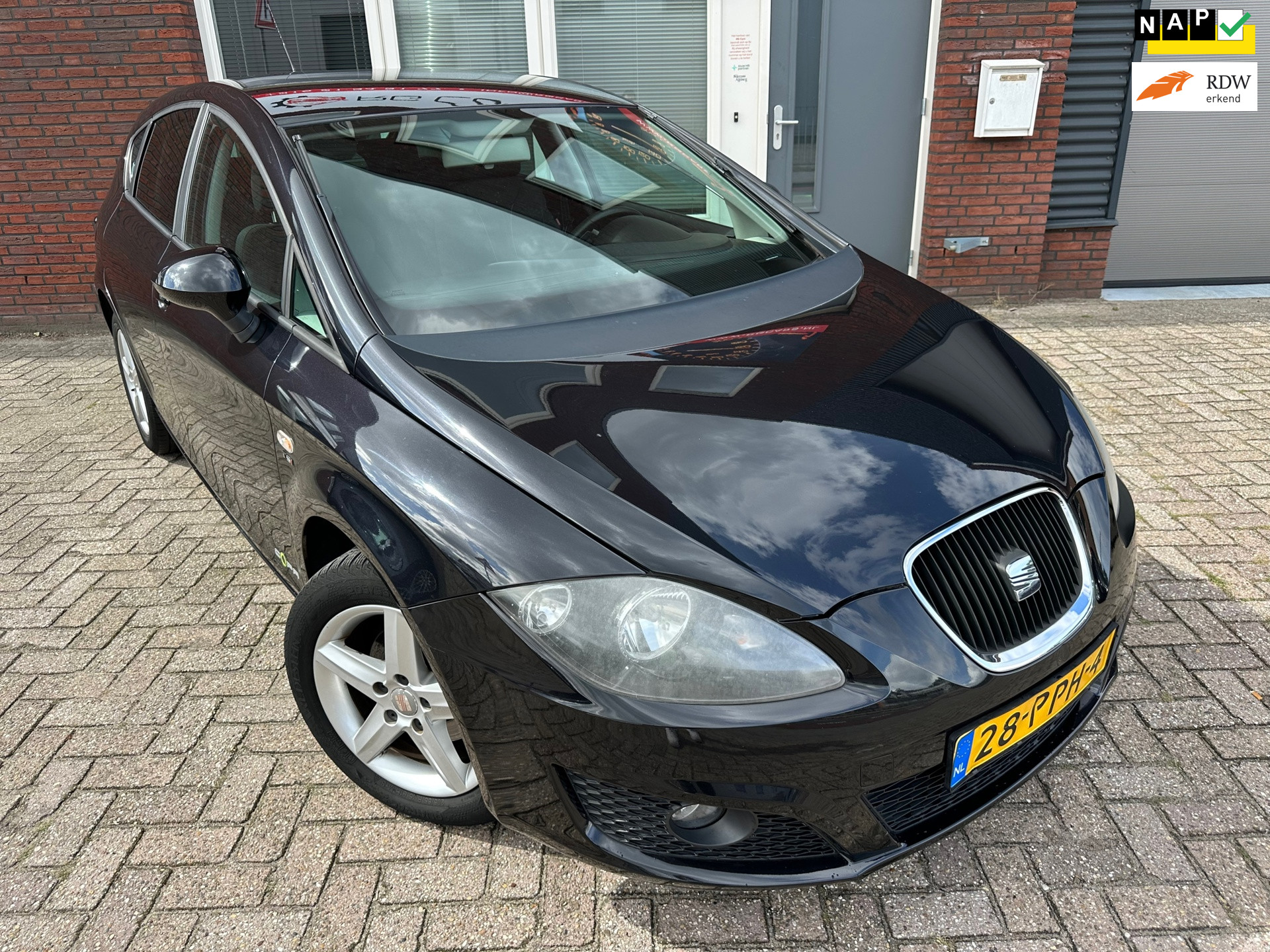 Seat Leon 1.2 TSI Ecomotive COPA / Clima / Cruise / Bluetooth / LM / 5DRS / NAP 2011 - voorkant