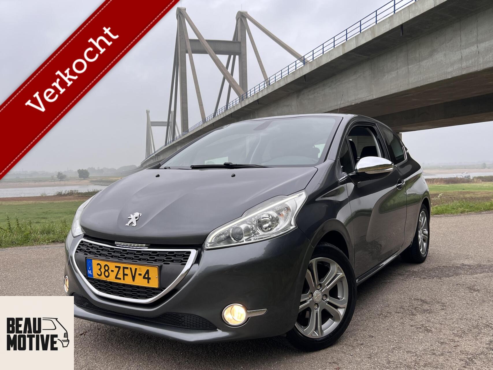 Peugeot 208 1.2 VTi Allure >Motorwissel ✅< Leder/stof, NAP 2012 - voorkant